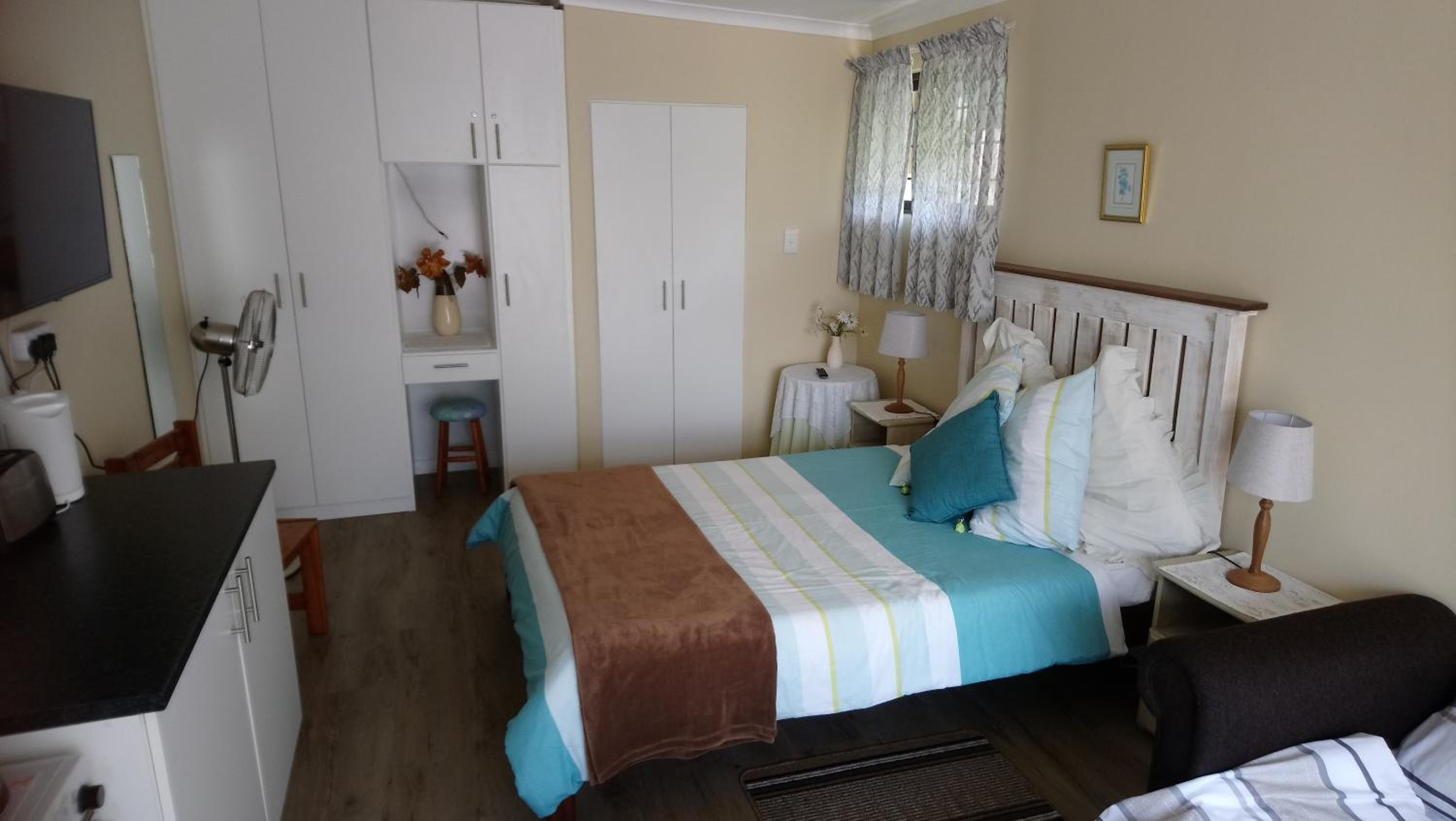 Family Room with Private Bathroom - Photo 2