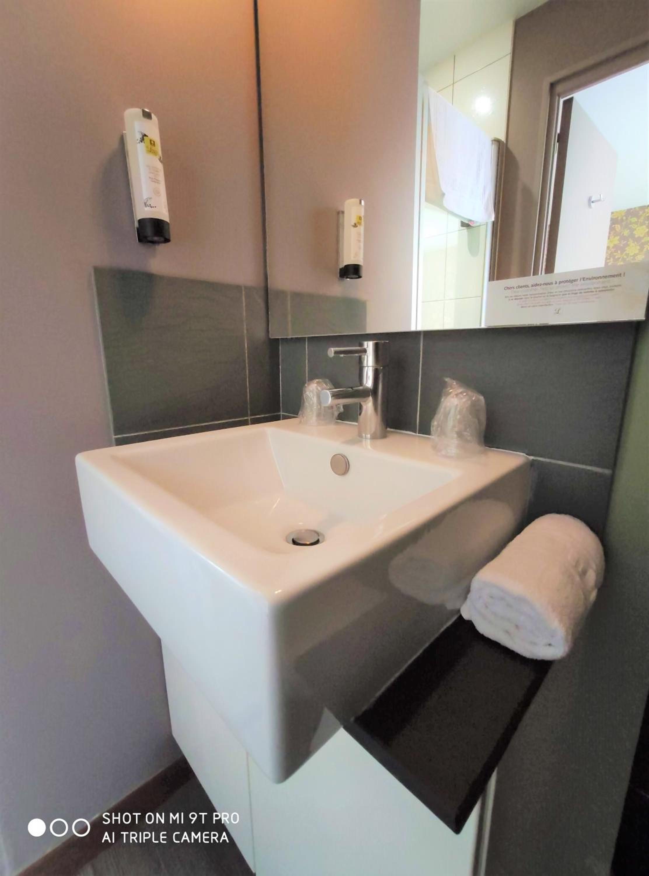 Small Double Room - Photo 2