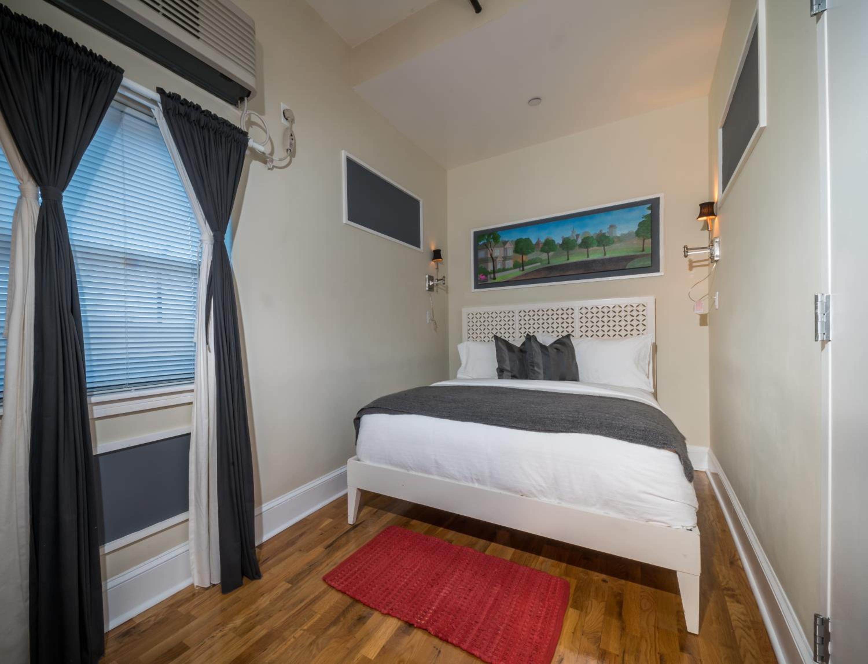 One Bedroom Penthouse with Roof Deck photo 2