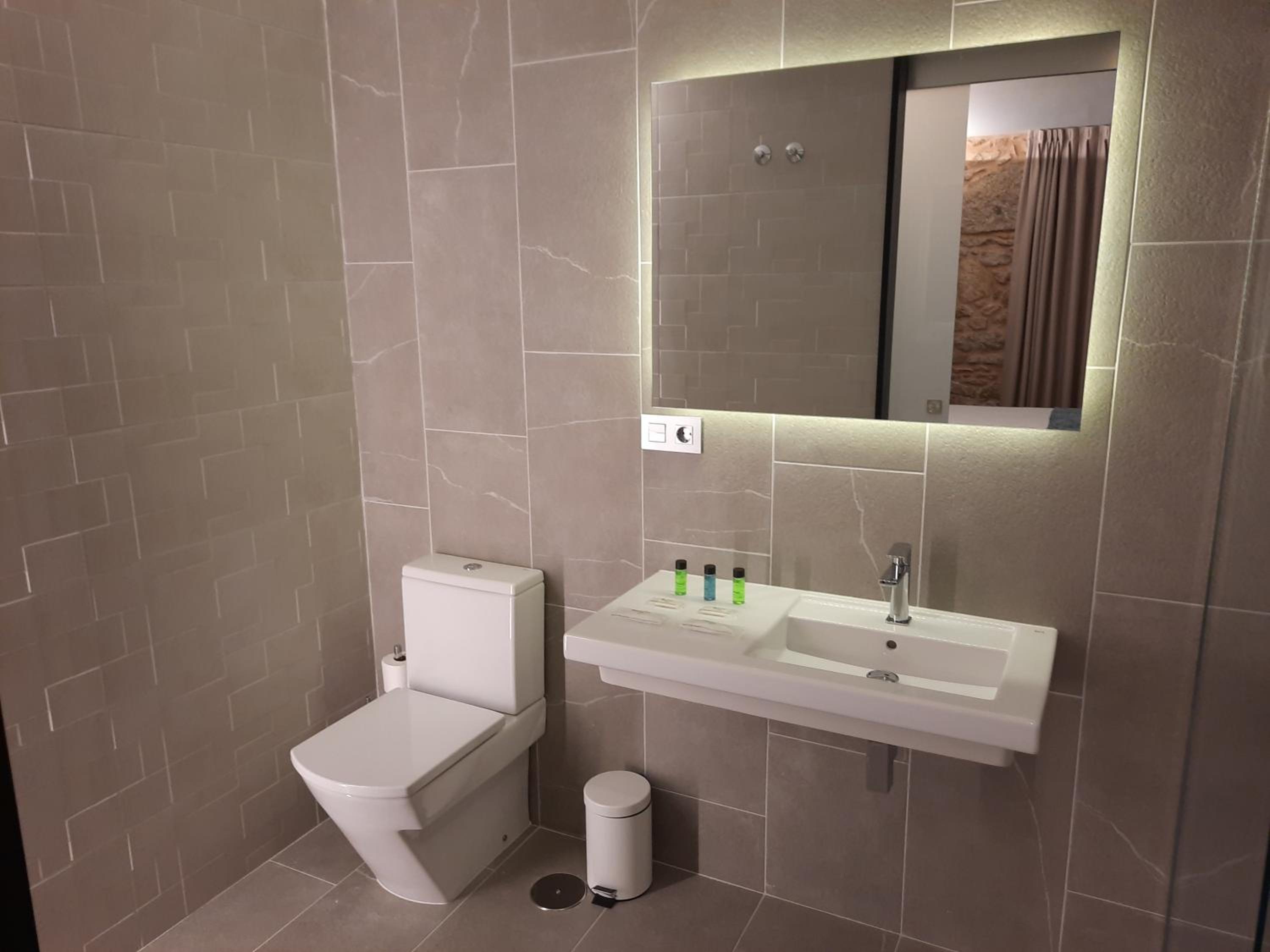 Double Room - Disability Access - Photo 4