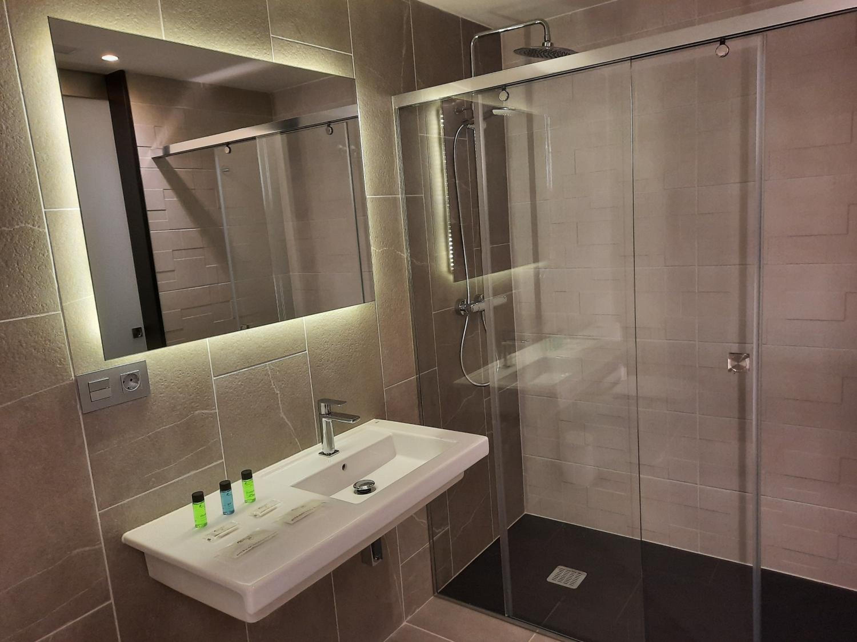 Double Room - Disability Access - Photo 3