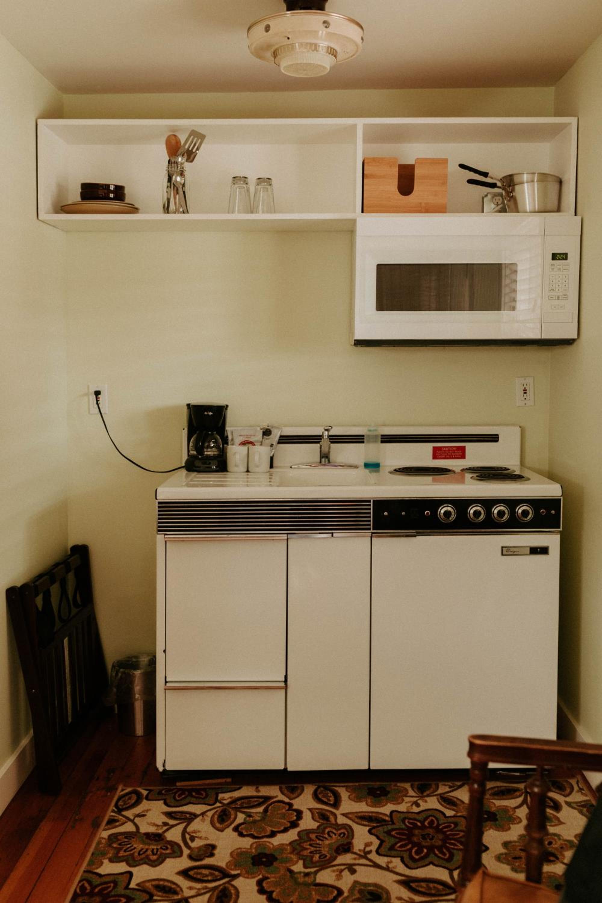 Standard King Room photo 2