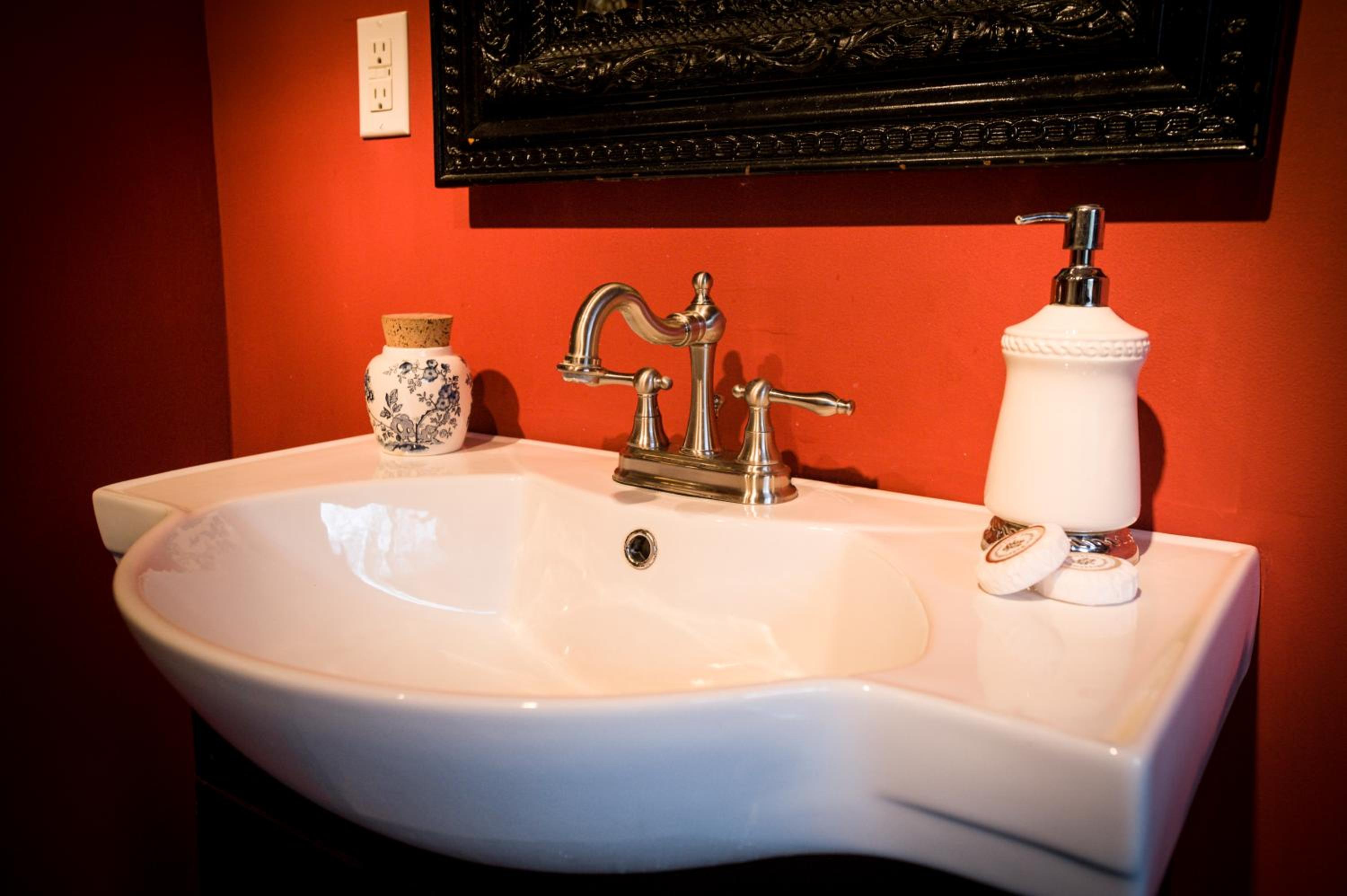 Queen Suite photo 2