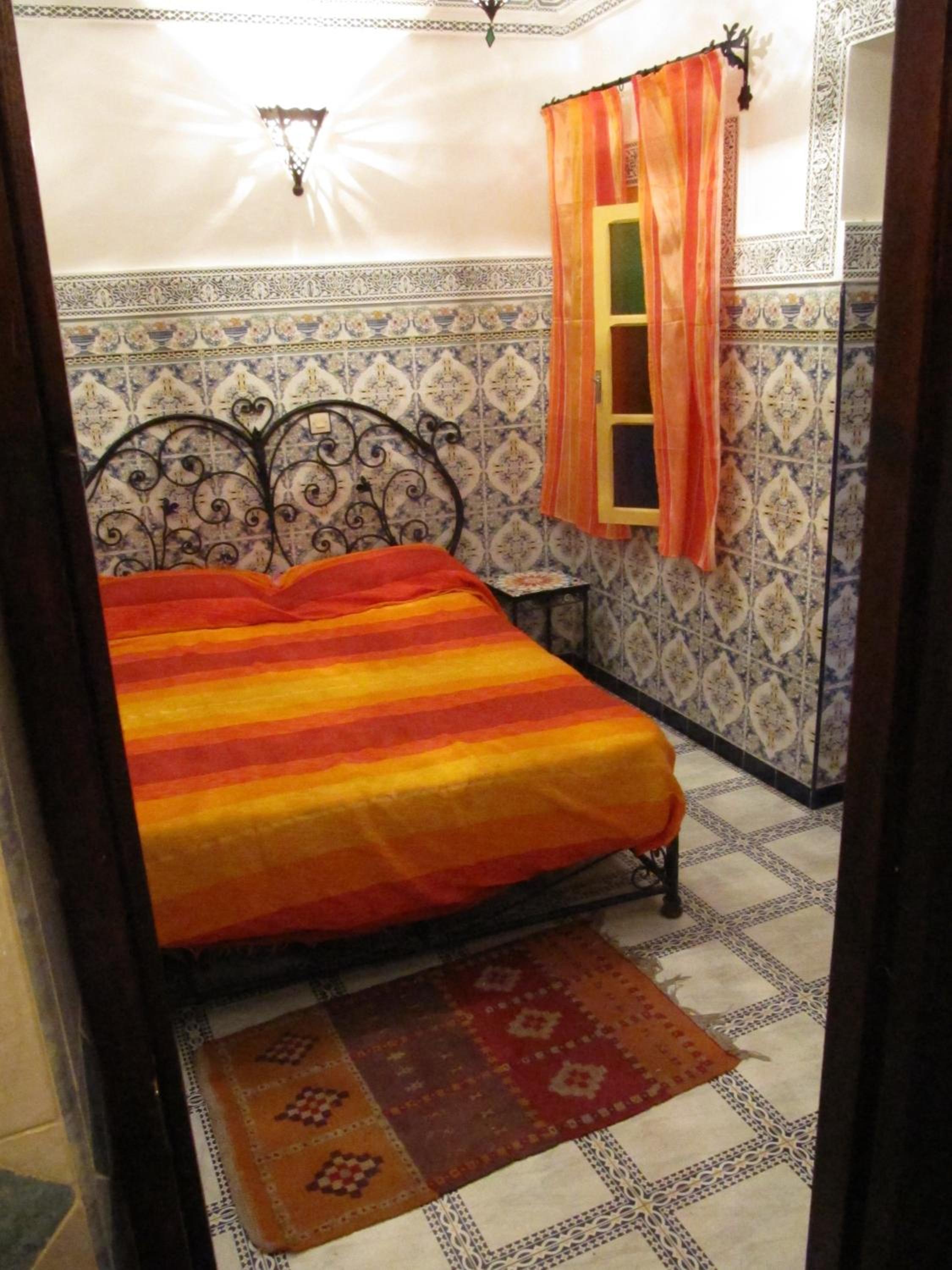 Double Room with Private Bathroom - Photo 14