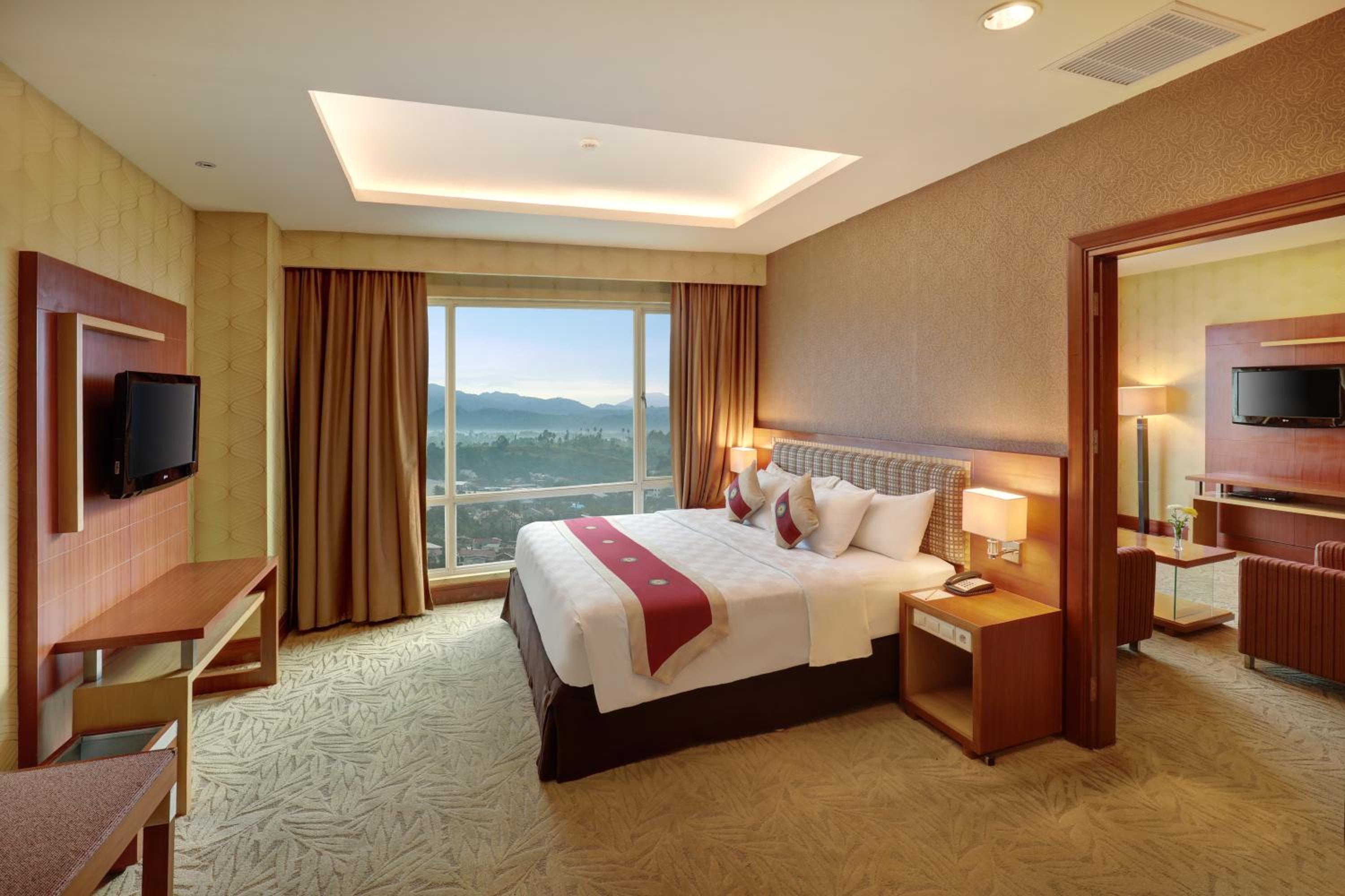 Suite Room - Photo 1