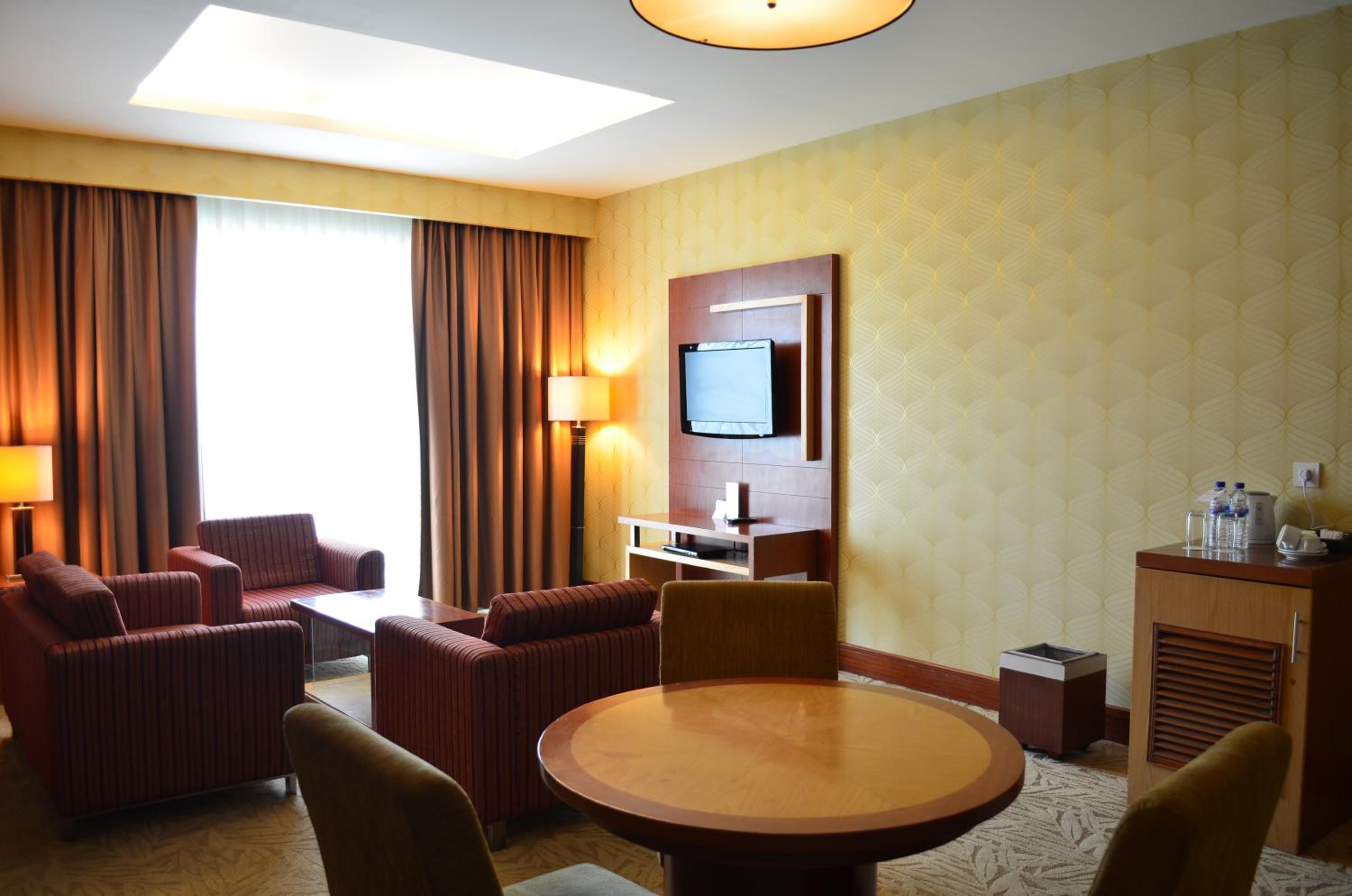 Suite Room - Photo 7
