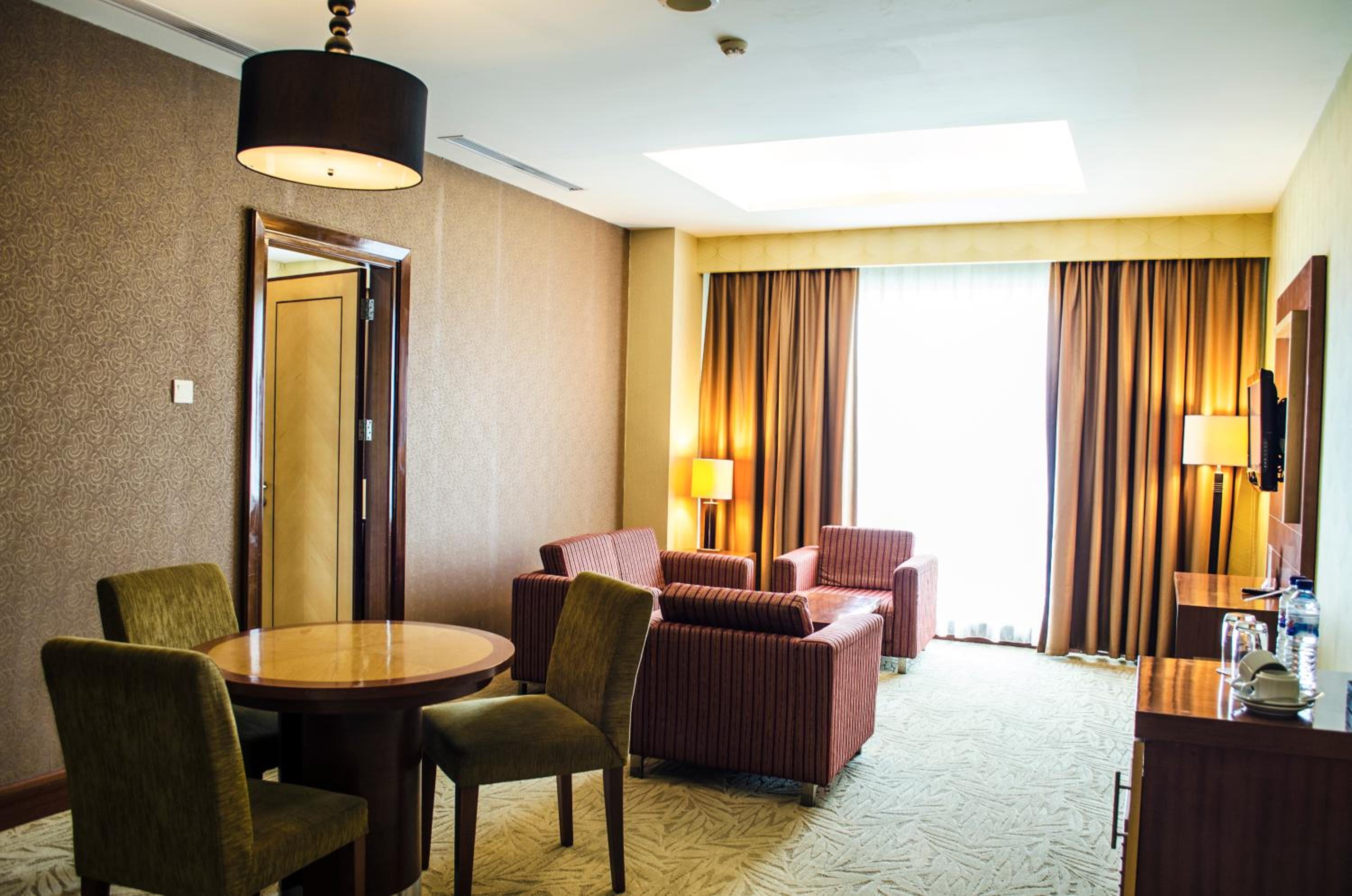 Suite Room - Photo 6