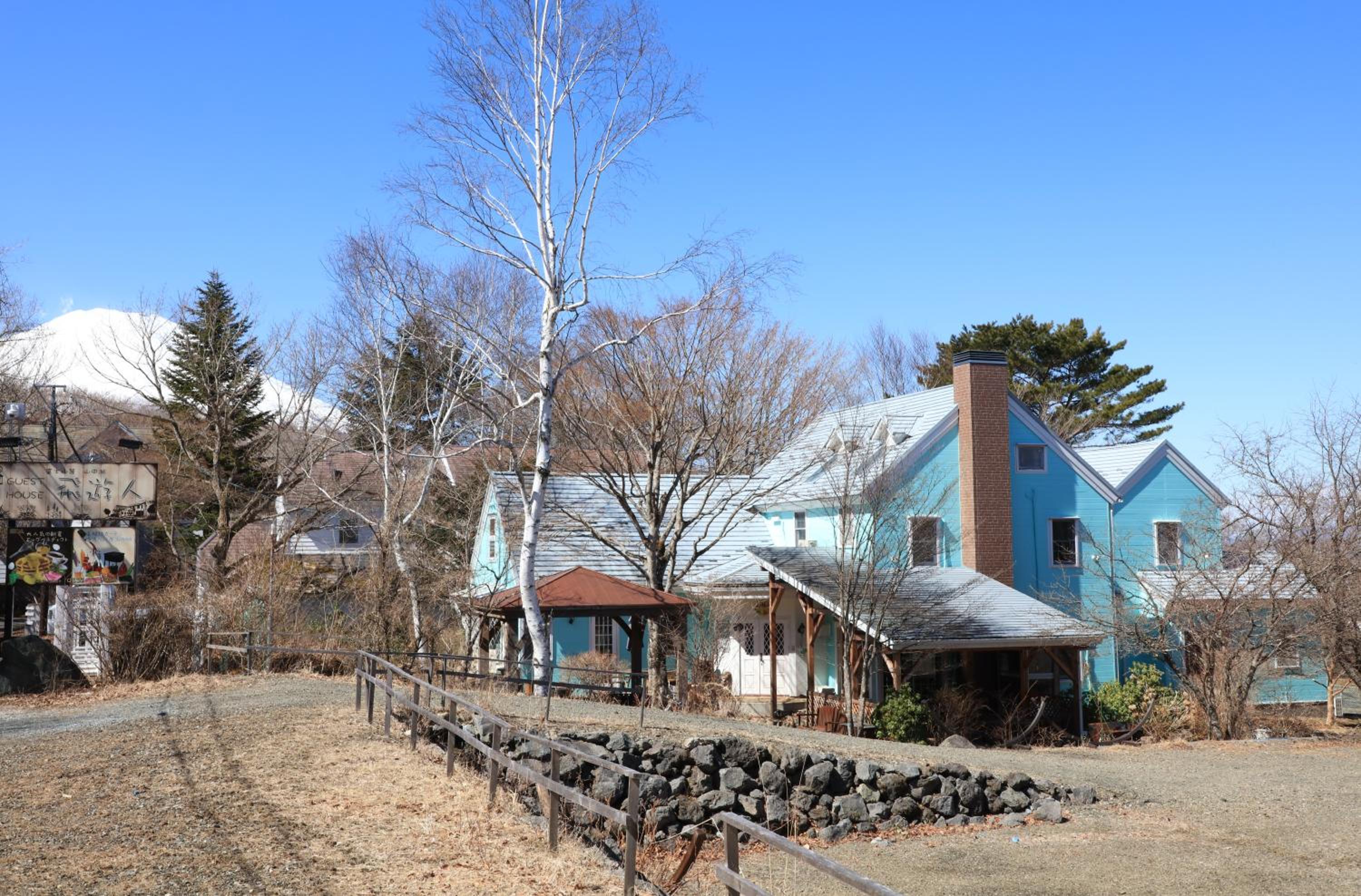 Eight-Bedroom House - Photo 10