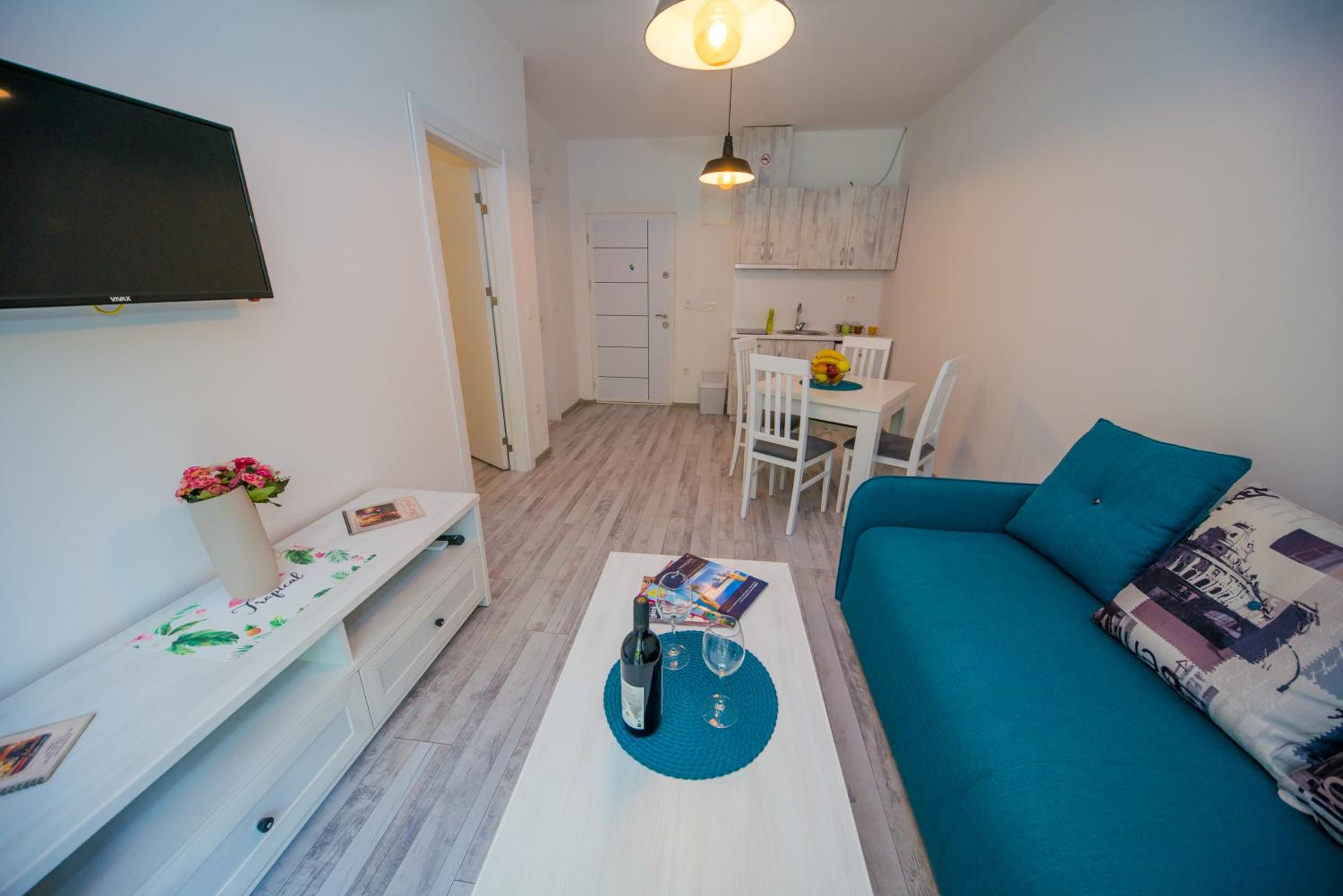 Apartment photo 2
