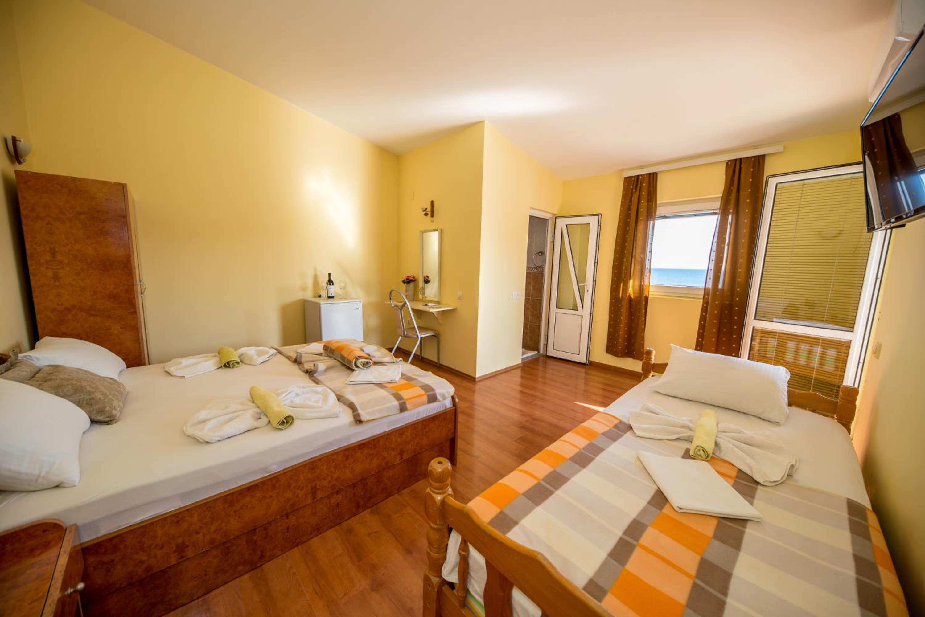 Standard Triple Room with Sea View photo 2