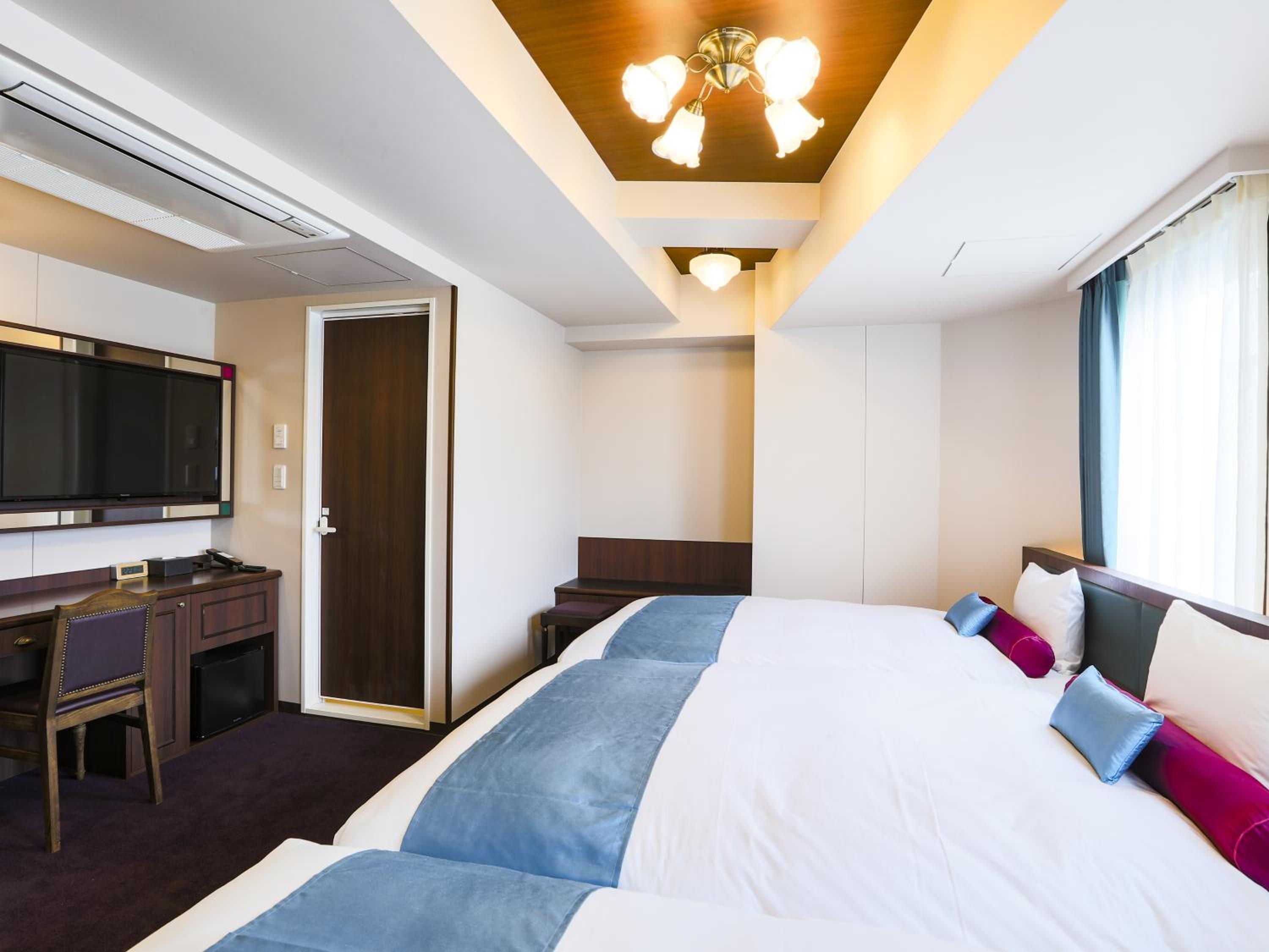 Triple Room - Non-Smoking photo 3