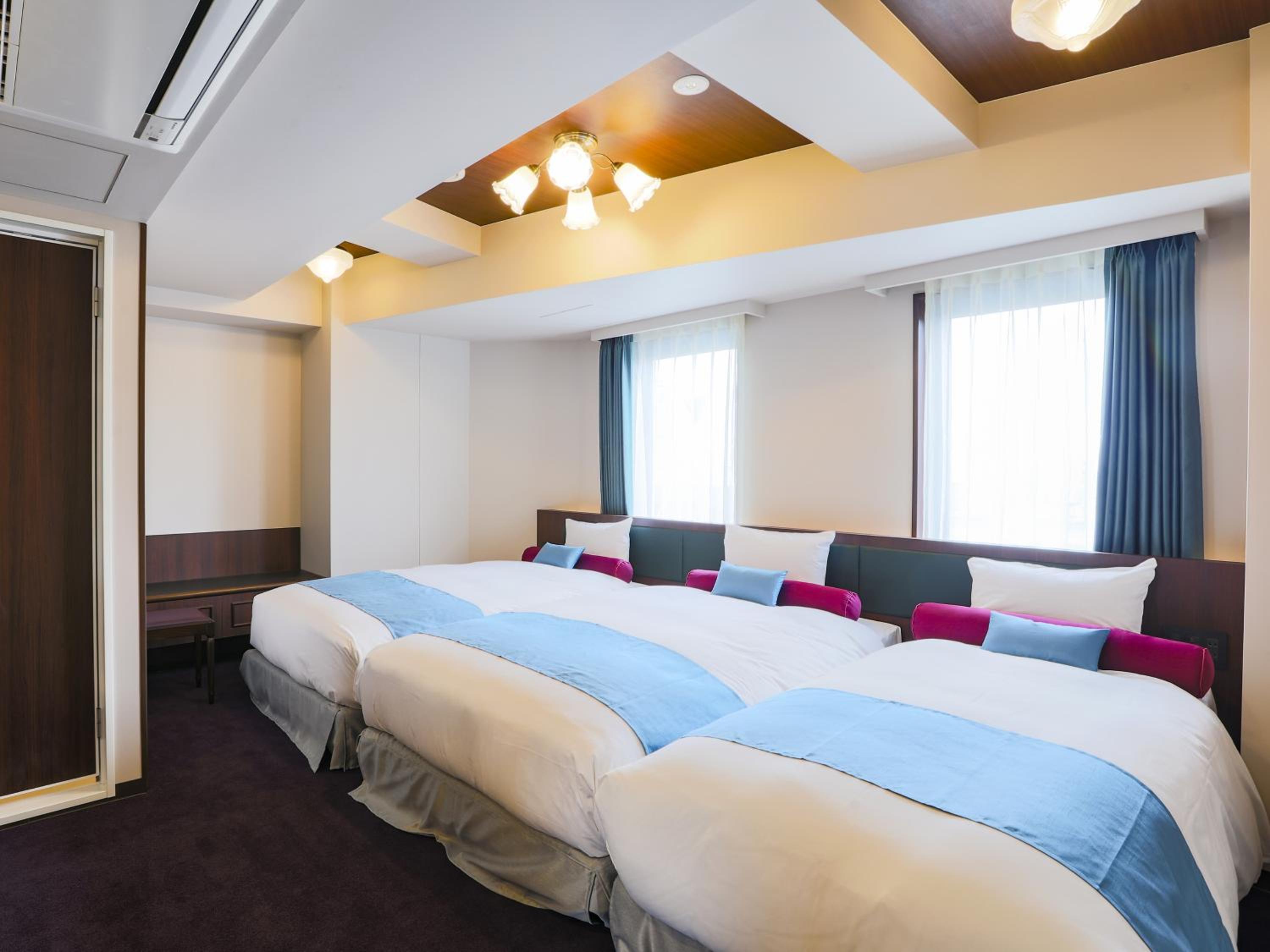 Triple Room - Non-Smoking photo 2