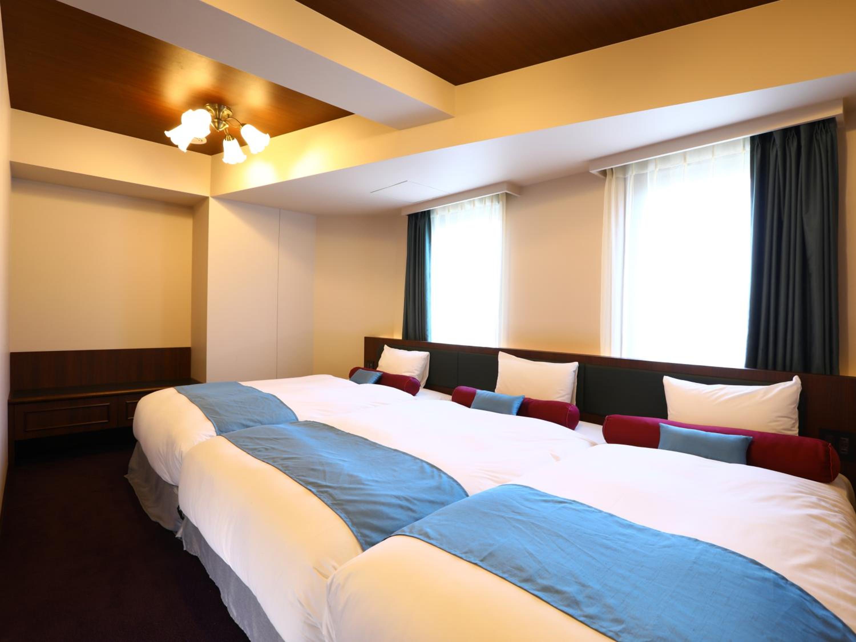 Triple Room - Non-Smoking photo 1
