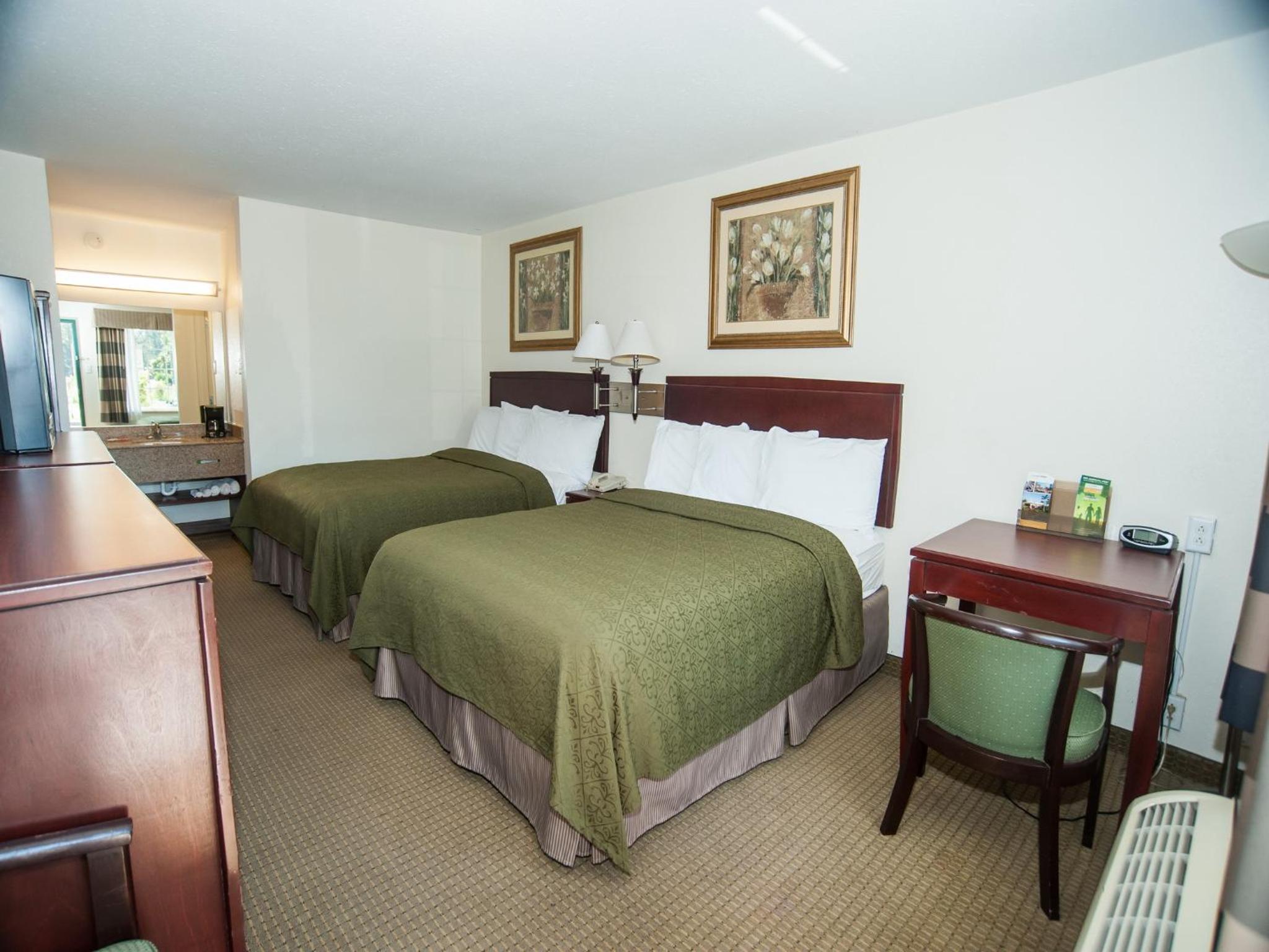 Queen Room with Two Queen Beds - Non-Smoking photo 1