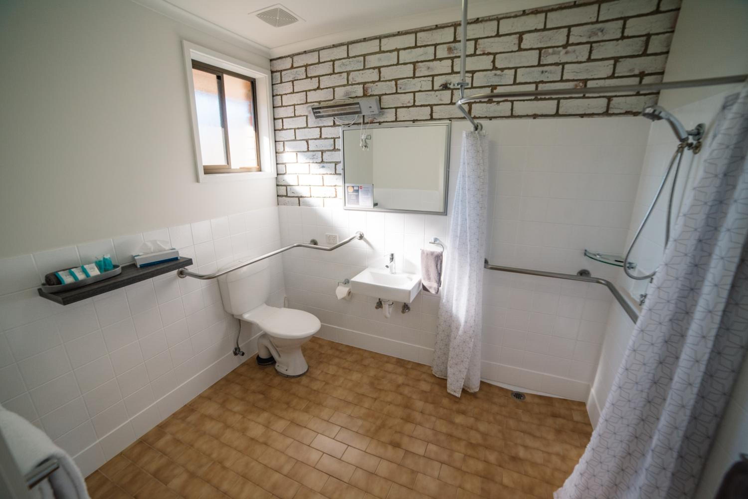 Double Room - Disability Access photo 3