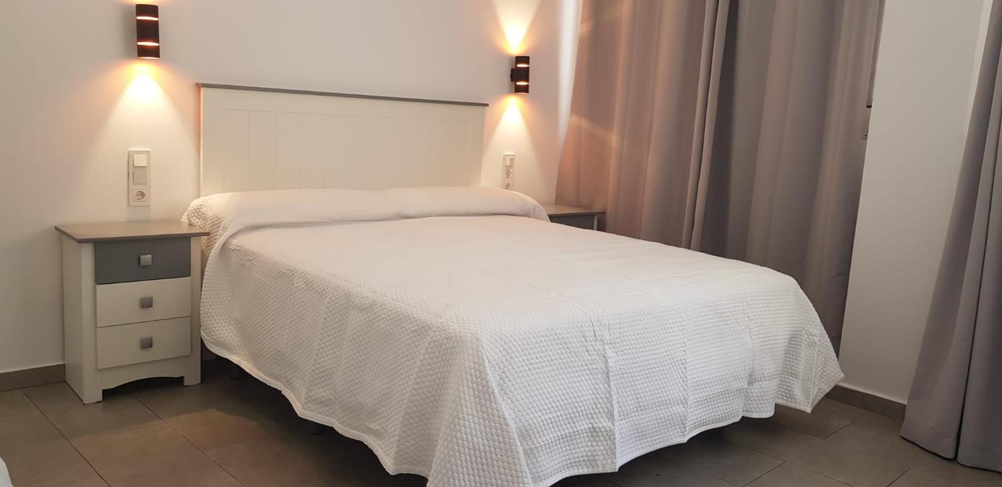 Deluxe Double Room with Extra Bed - Photo 6