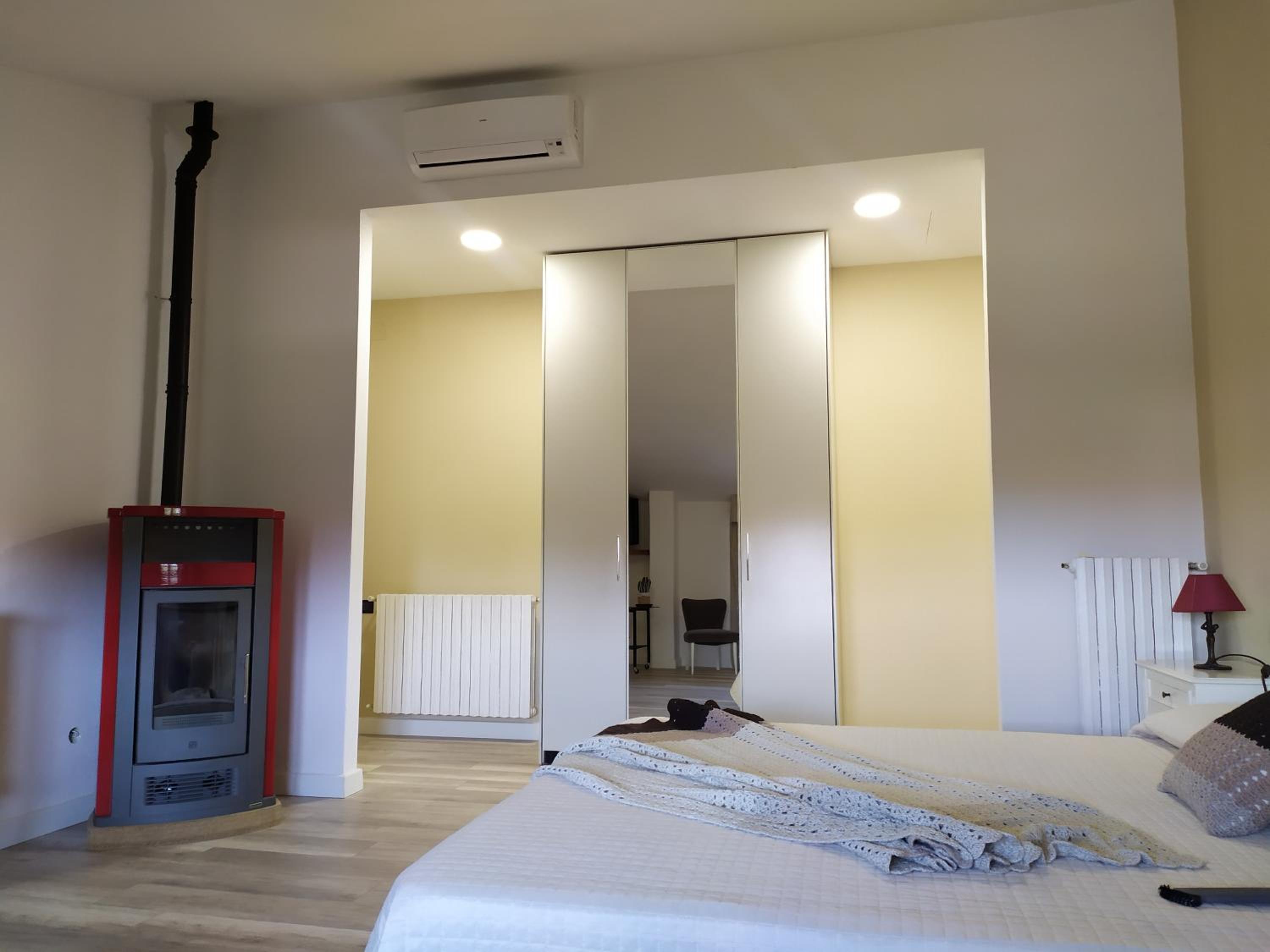 Quadruple Room with Private Bathroom - Photo 5