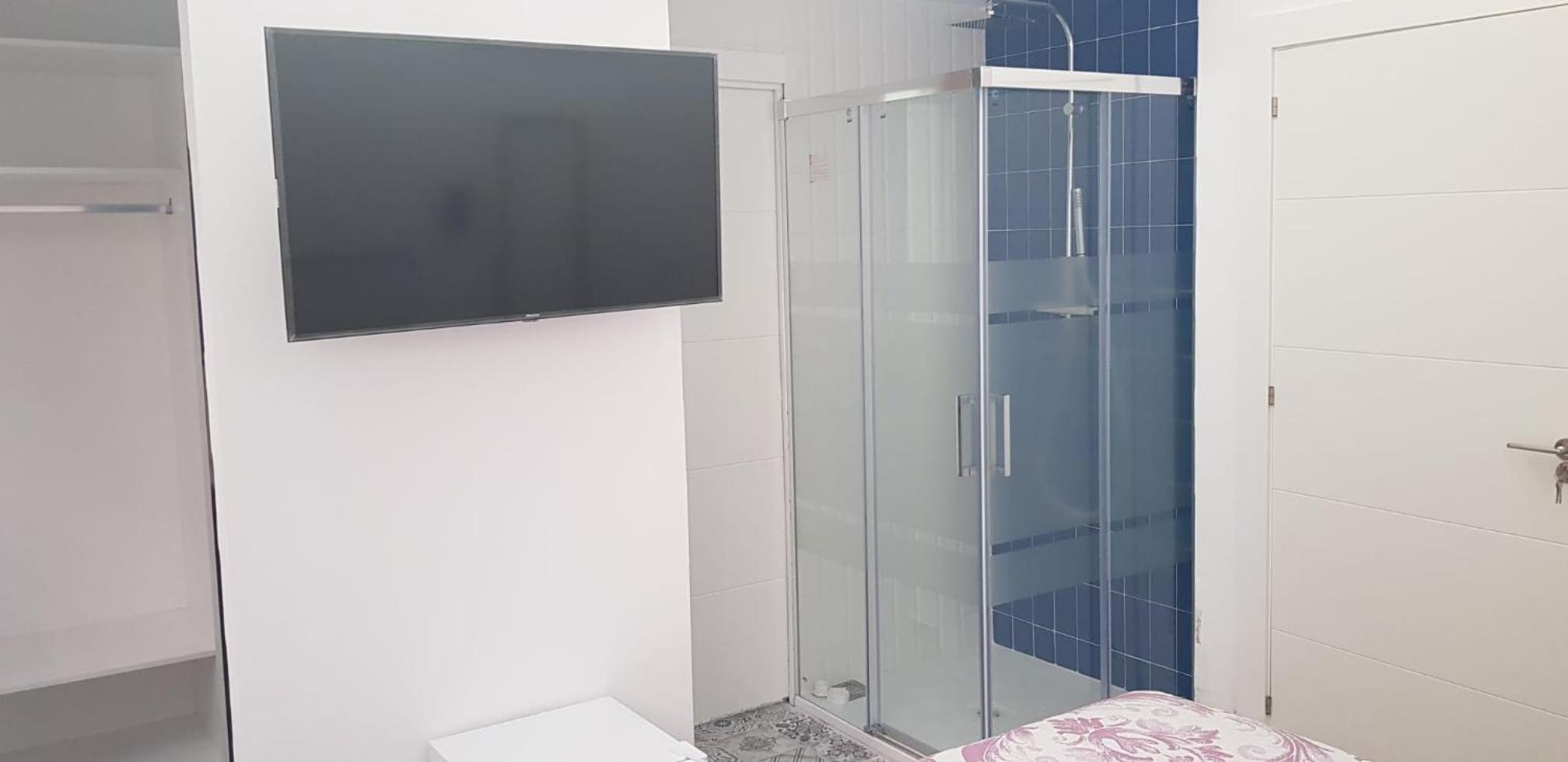 Double Room - Photo 12