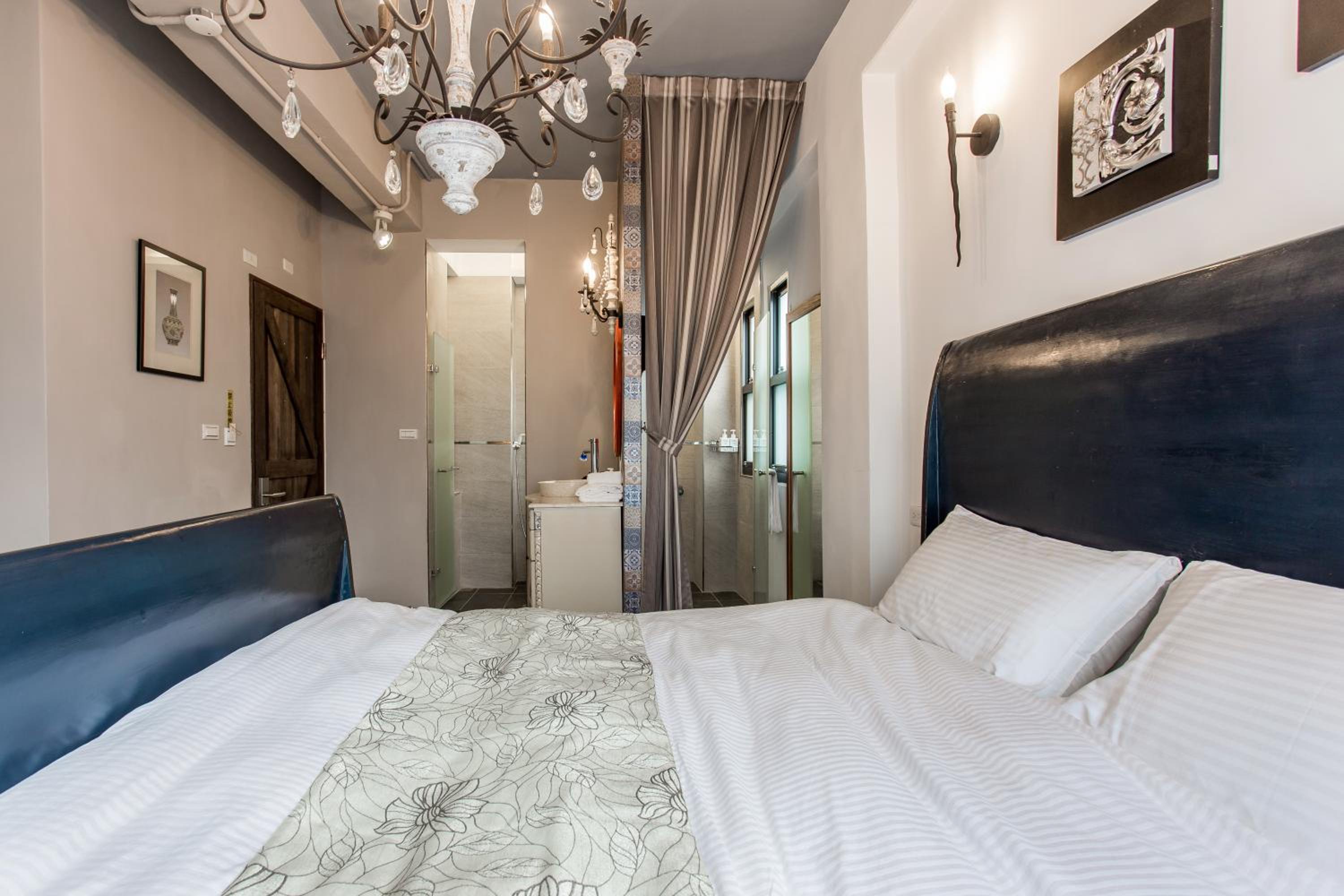 Queen Room with Balcony photo 3