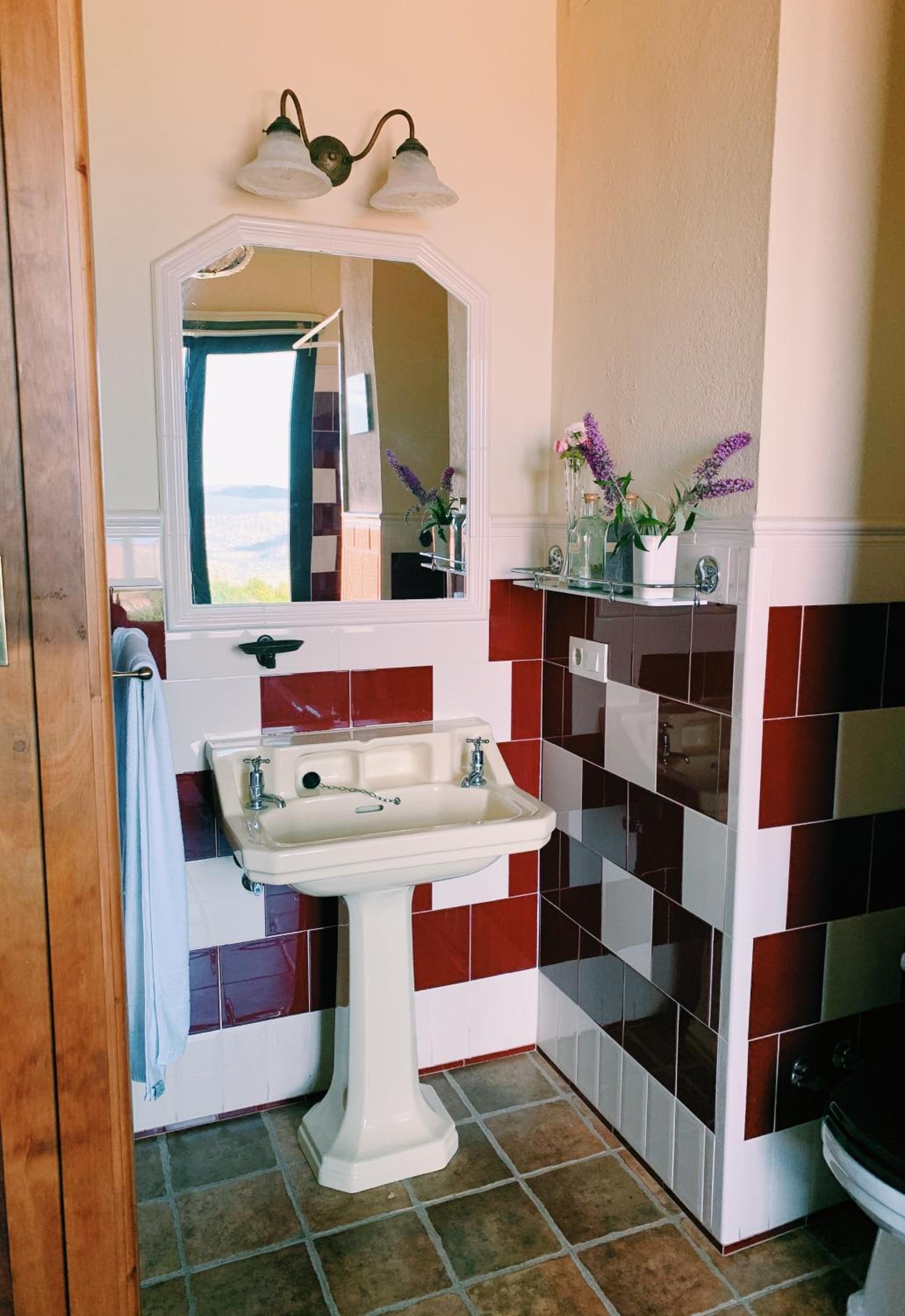 Twin Room with Private Bathroom photo 2