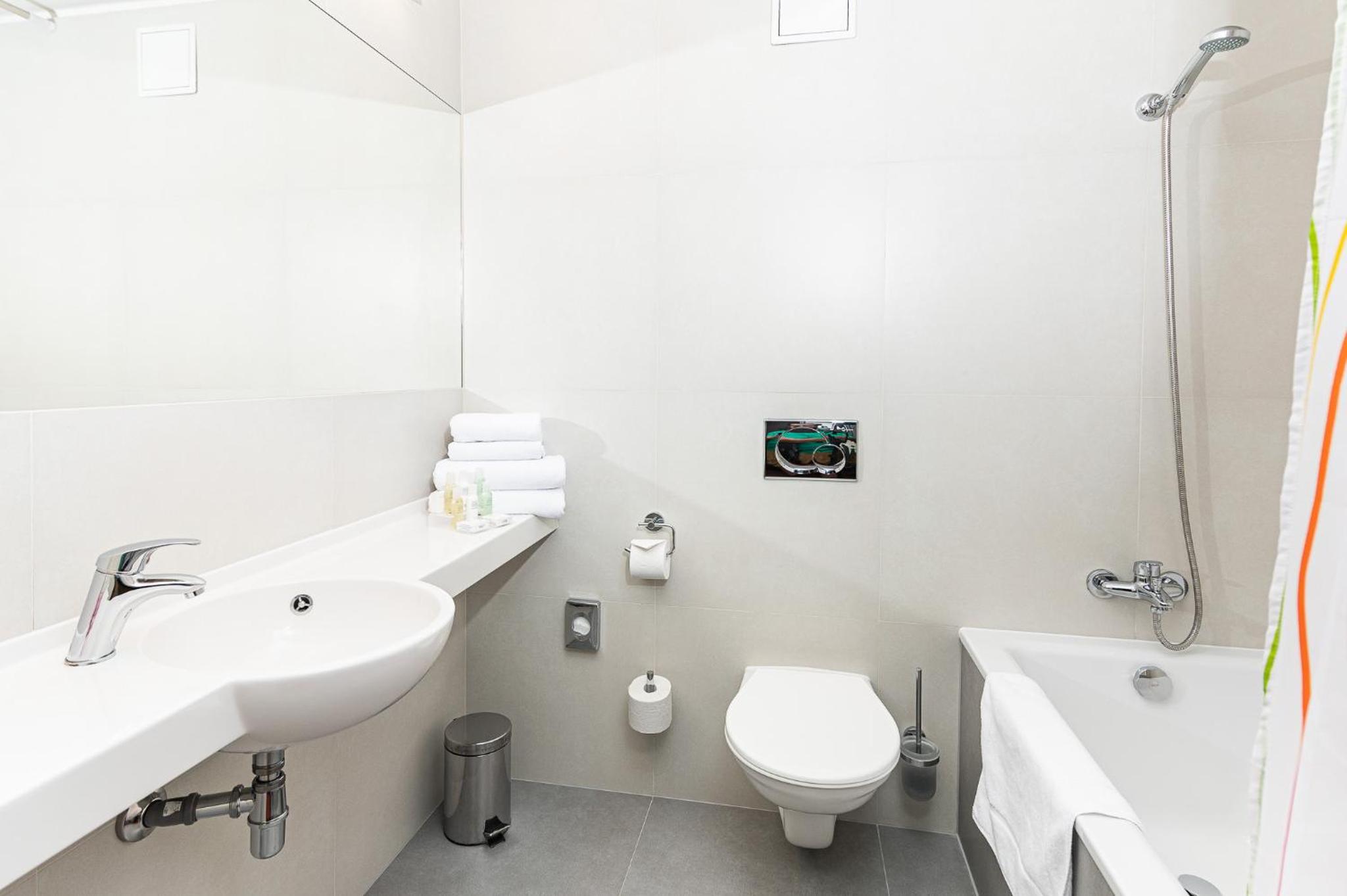 Double or Twin Room - Photo 7