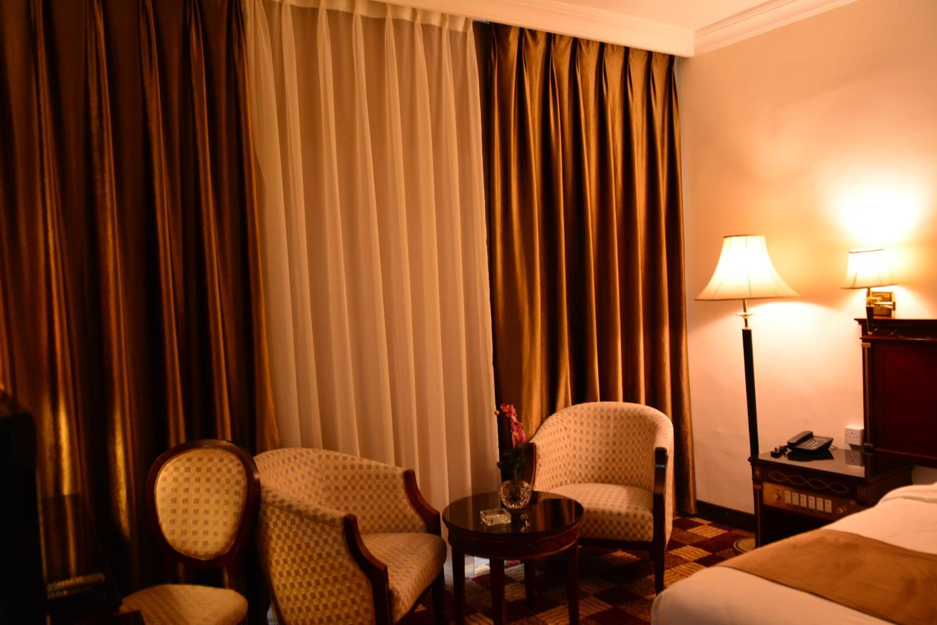 Twin Room - Photo 4