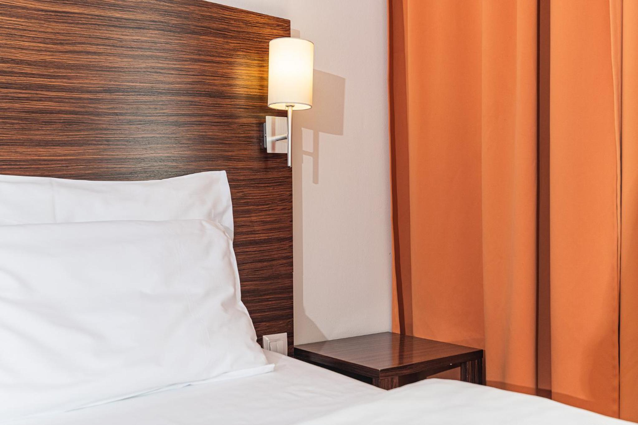 Double or Twin Room - Photo 3
