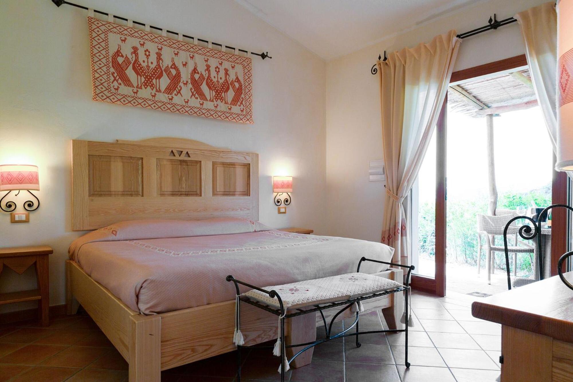 Superior Double Room with Lake View - Photo 12
