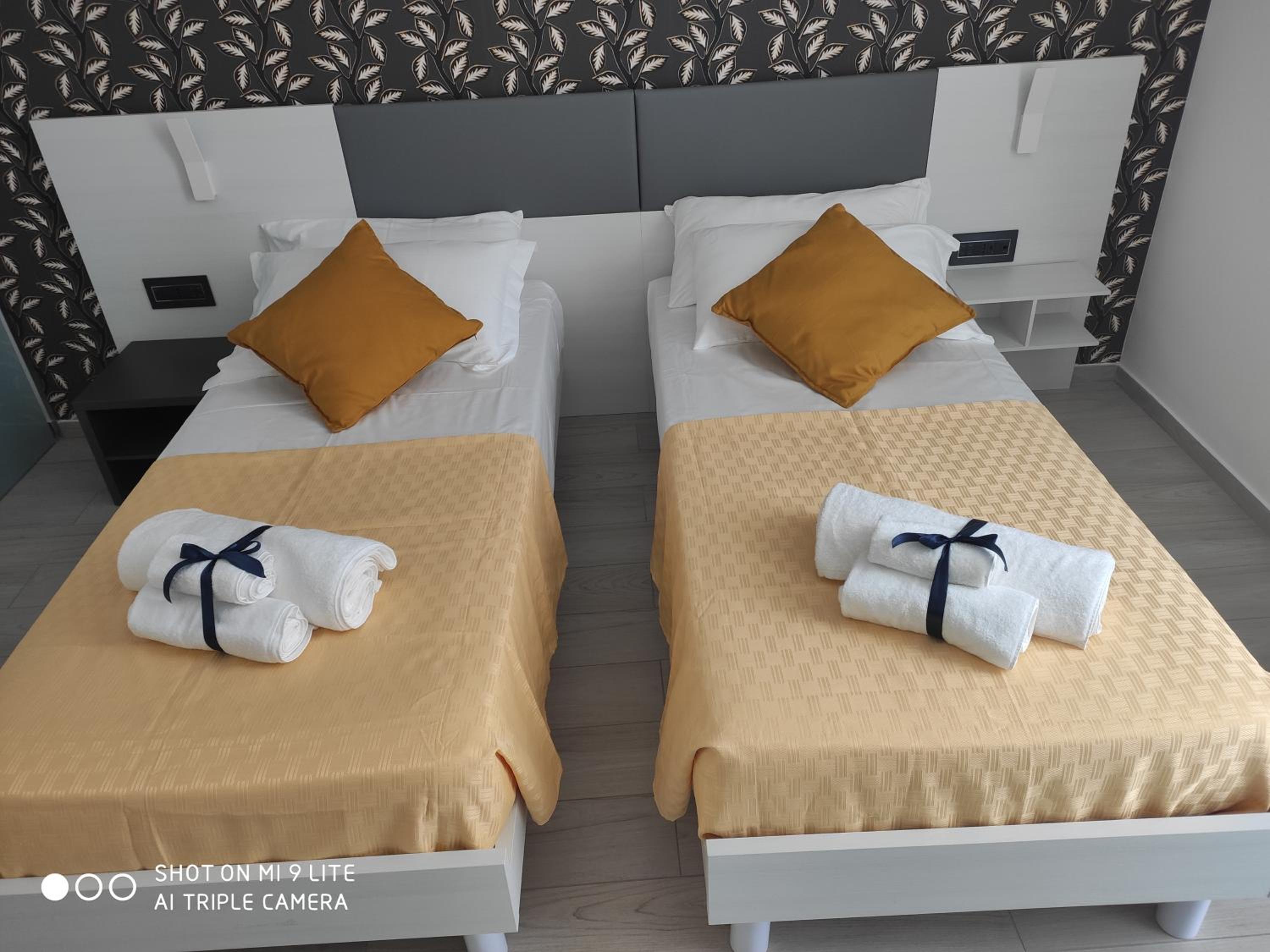 Double or Twin Room - Photo 8