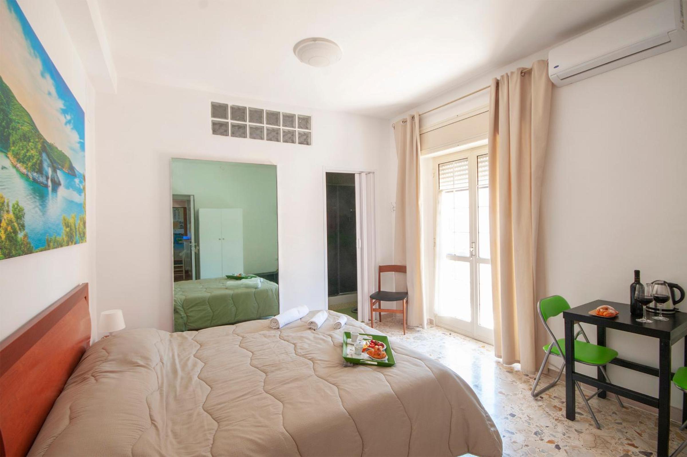 Double Room with Private Bathroom - Photo 9
