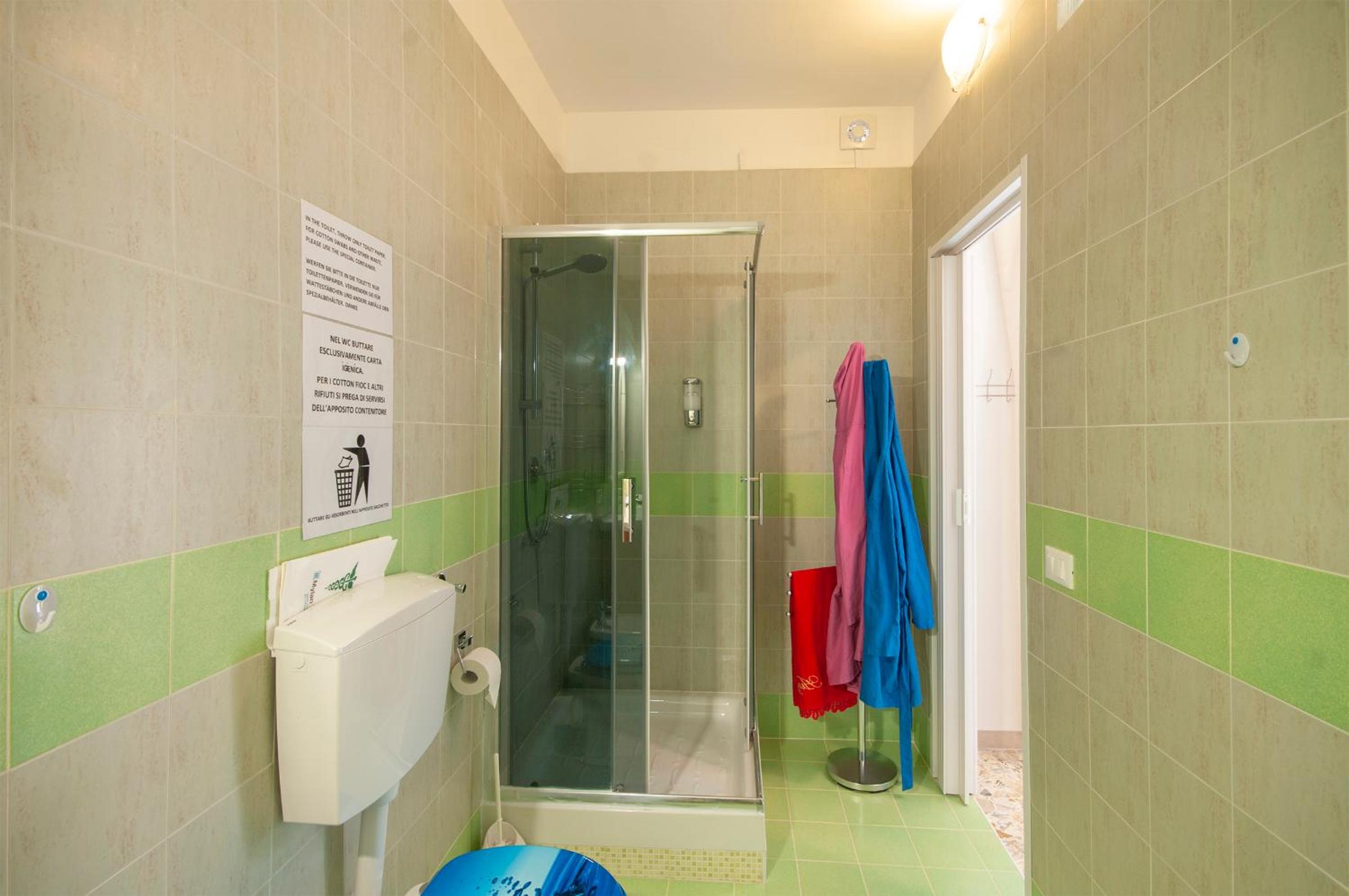 Double Room with Private Bathroom - Photo 3