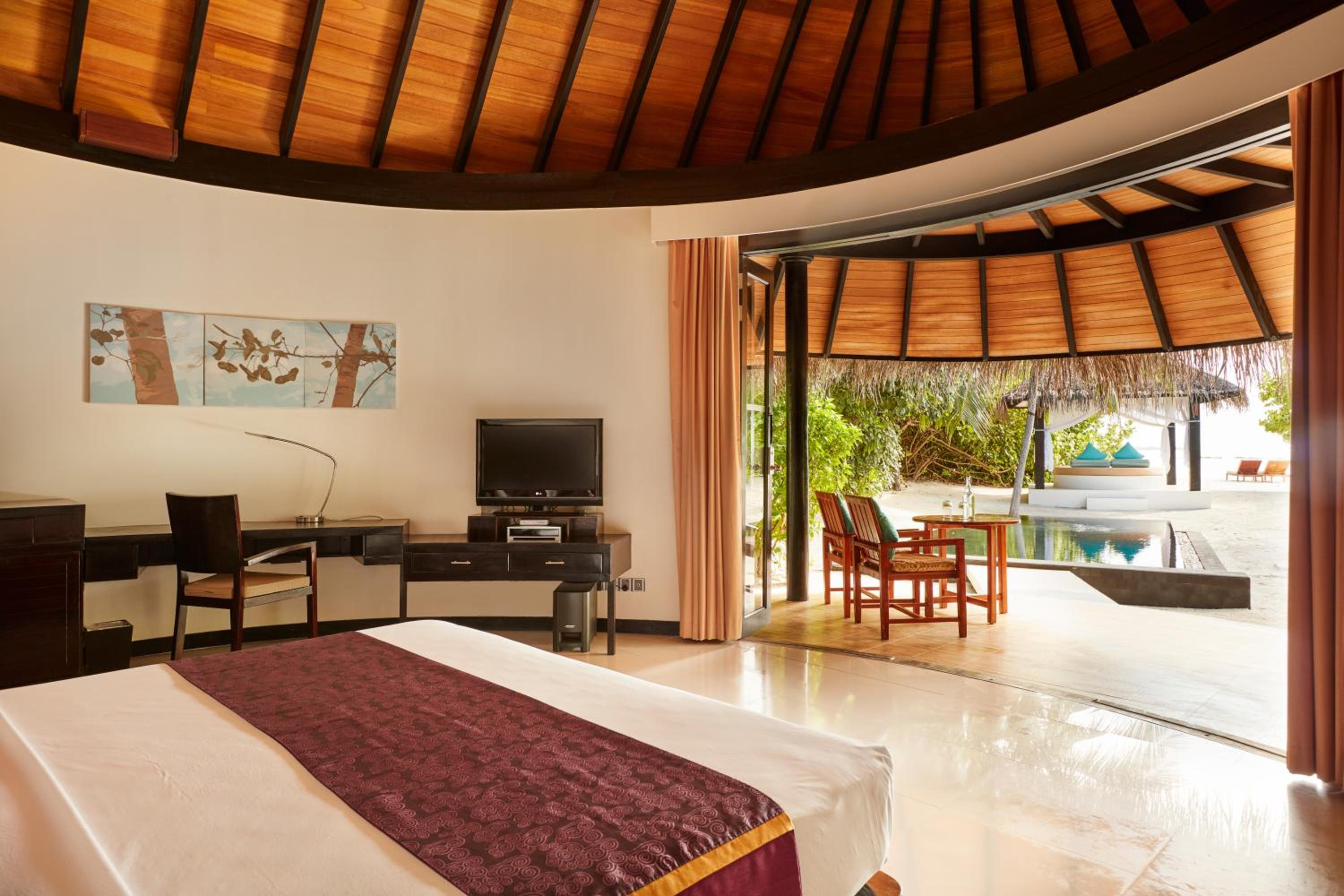 Vila de Luxo na Praia com Piscina - Transfer Gratuito, 2 pessoas, mínimo de 7 noites.