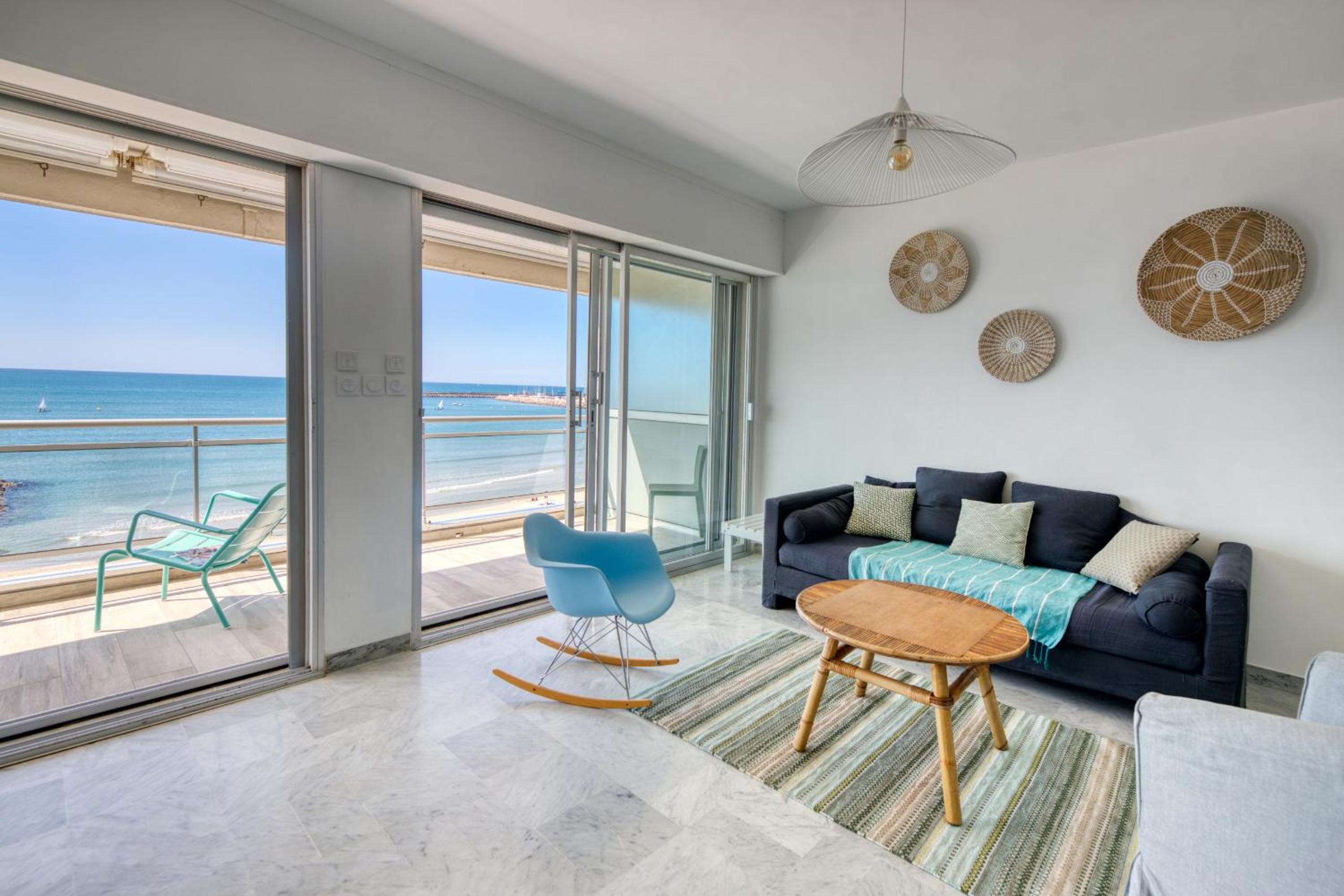 Apartment with Sea View photo 2