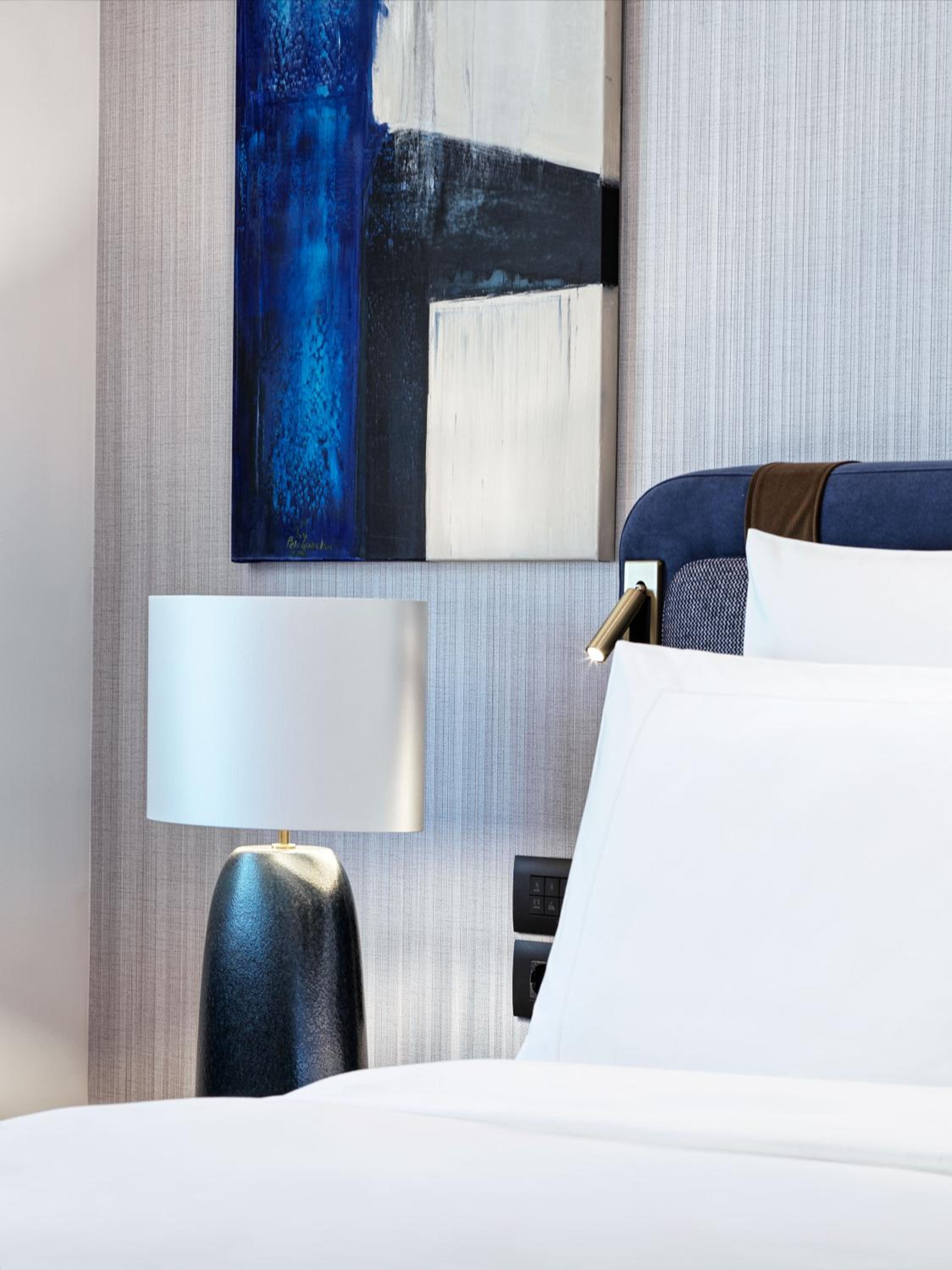 Deluxe King Suite