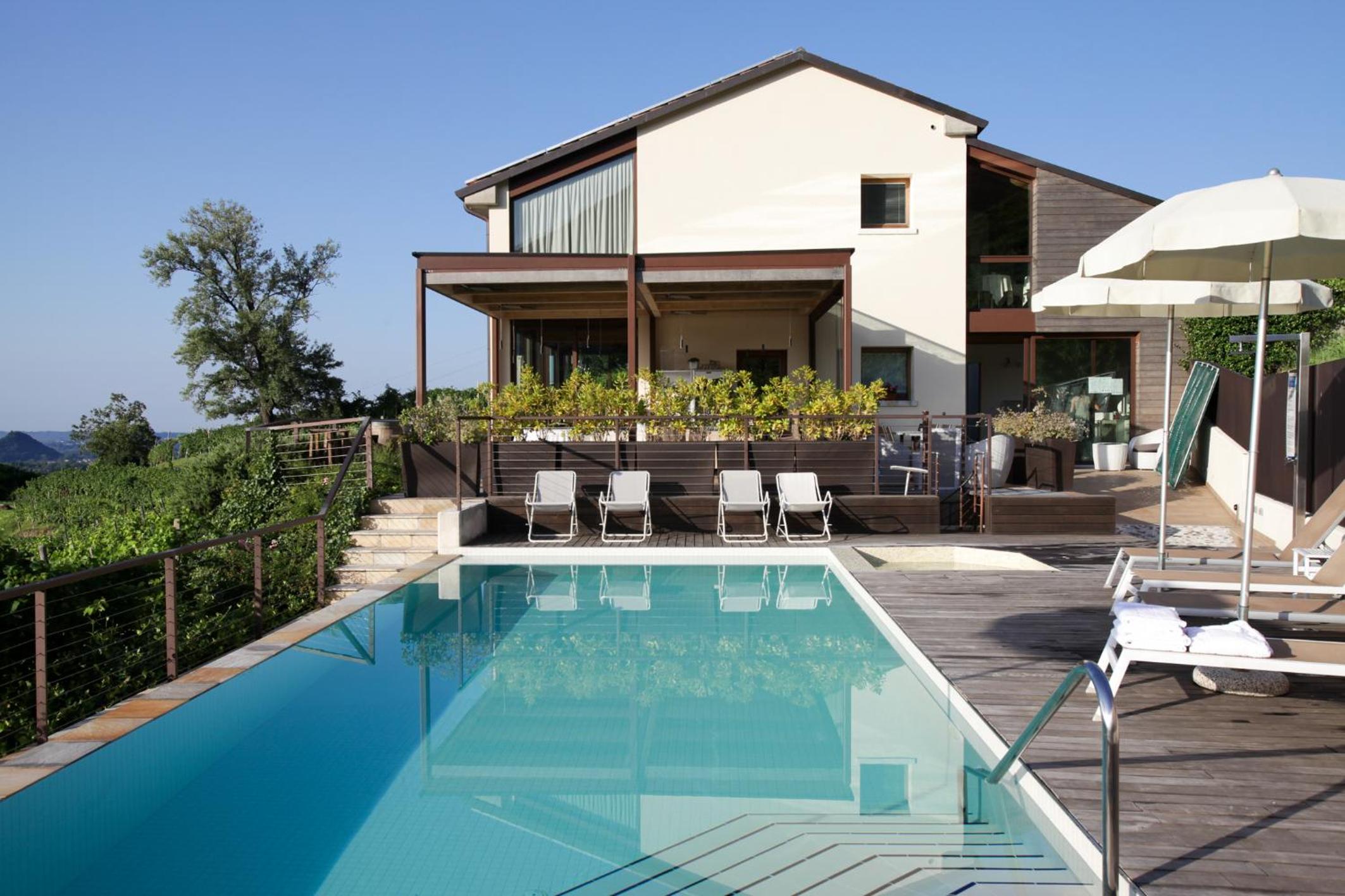 Double Deluxe Room with Swimming Pool photo 2
