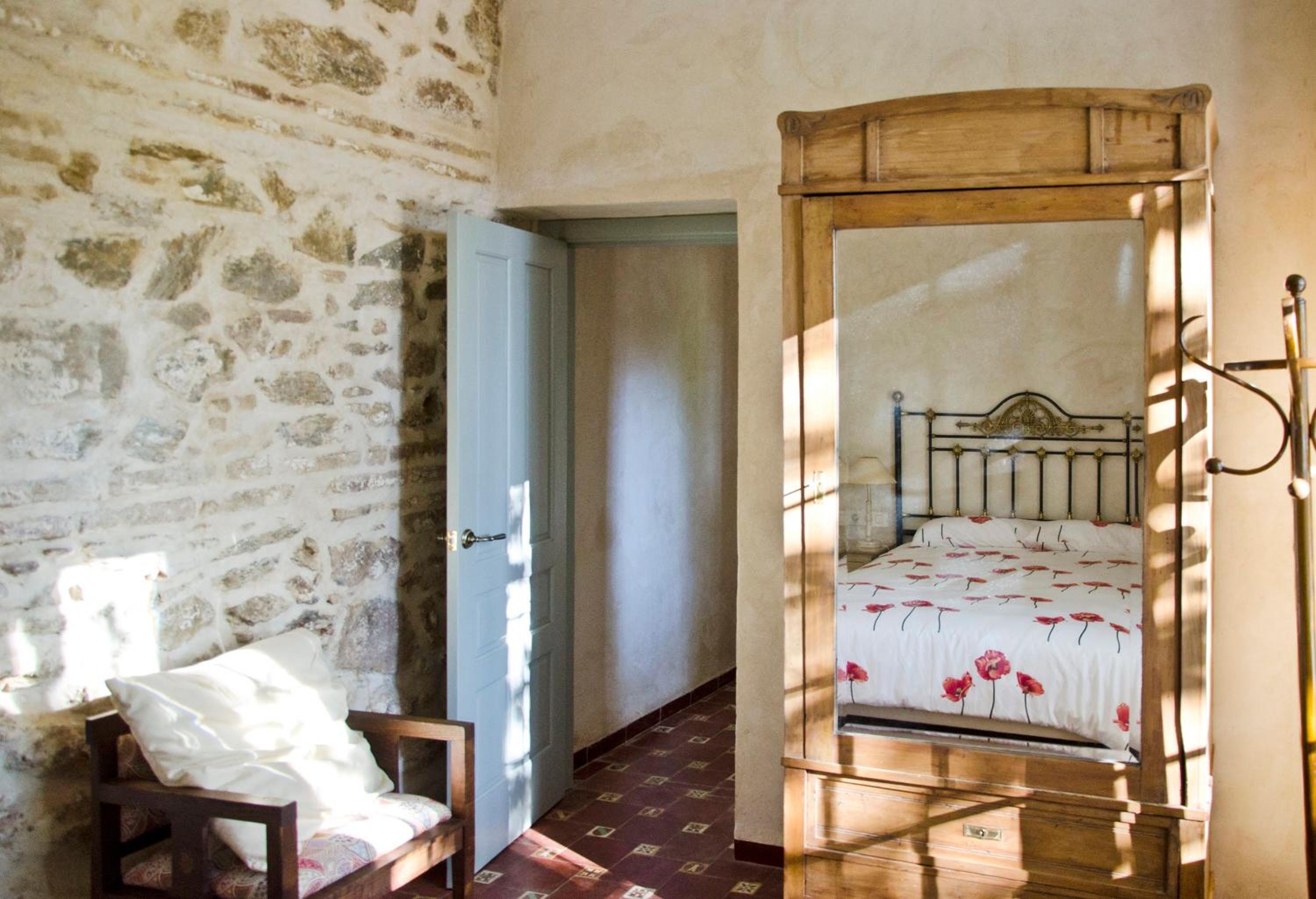 One-Bedroom House - Photo 2