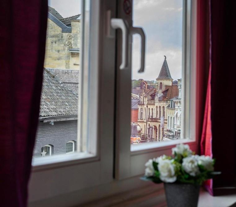Standard Double Room with Shared Bathroom and Toilet photo 2