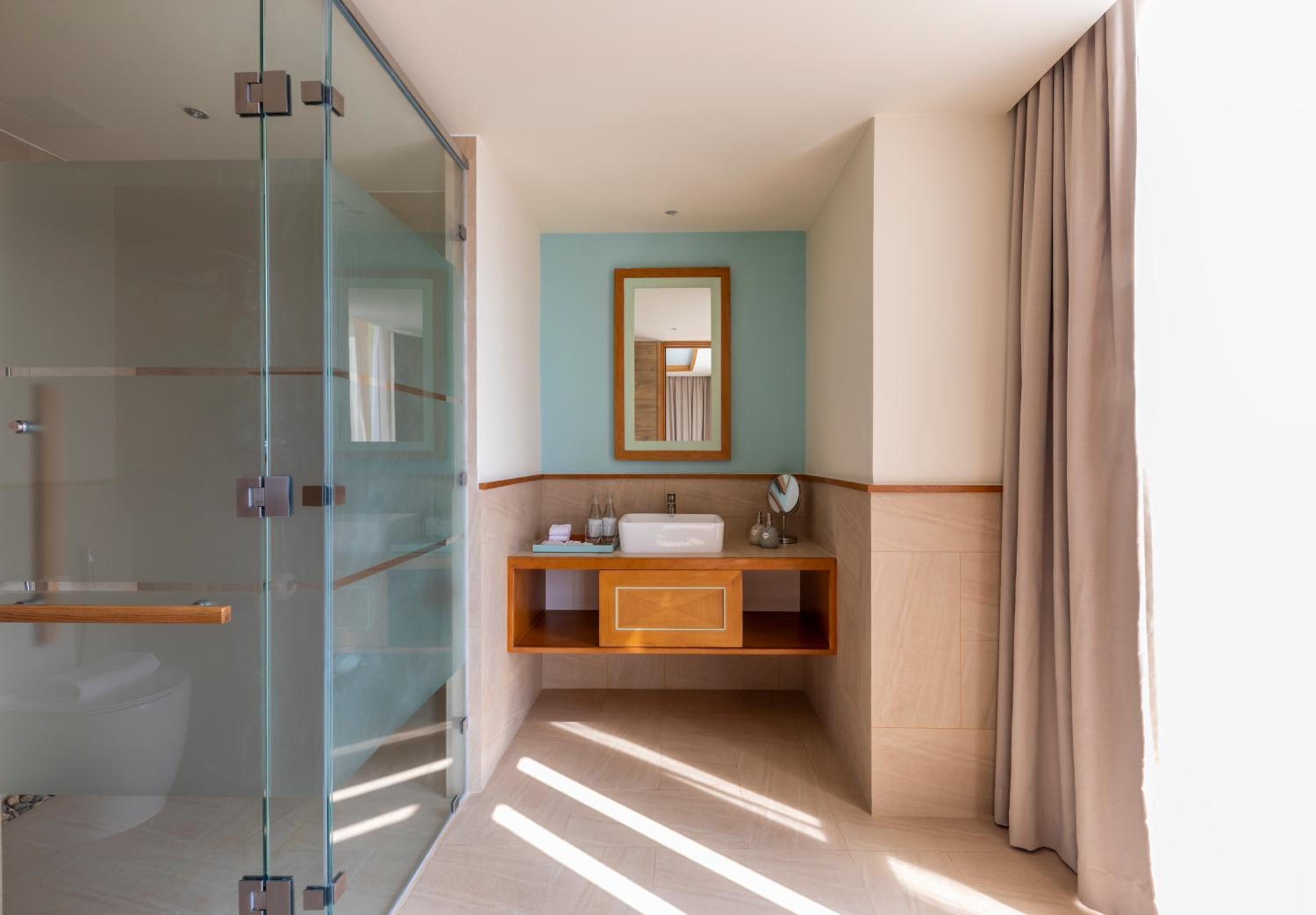 Fusion King Suite with Partial Sea View - Photo 6