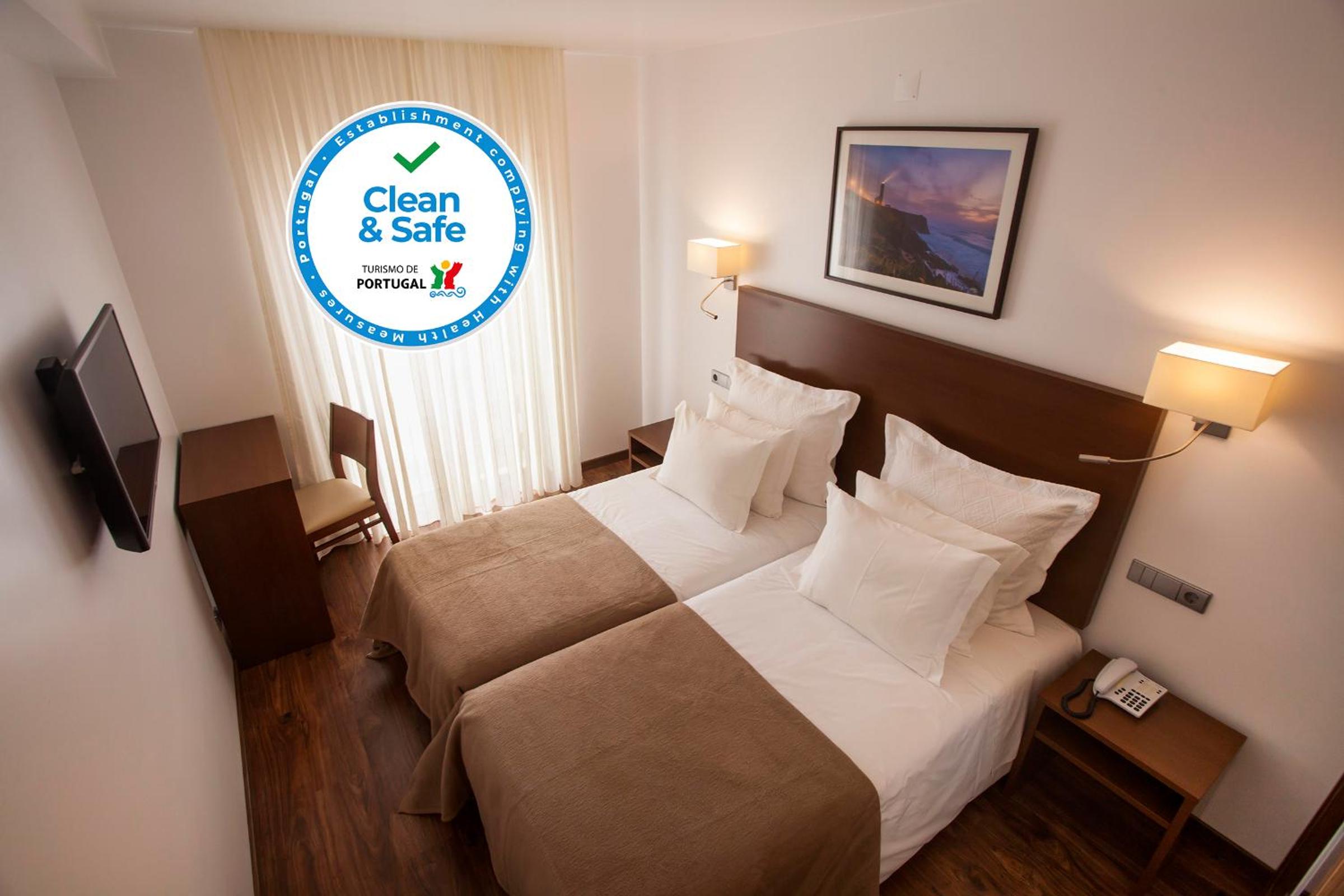 Standard Double or Twin Room - Photo 12