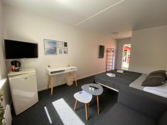 Large Double Room - Photo 3