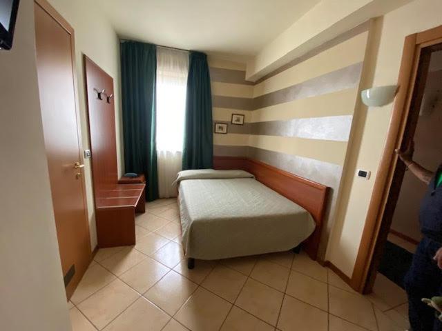 Single Room with French Bed photo 1