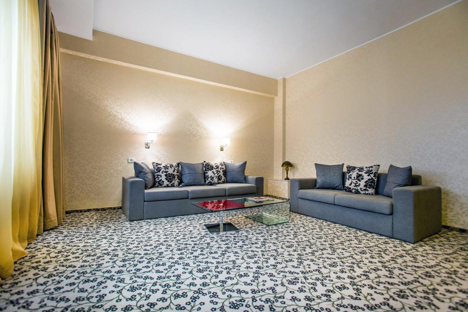 Executive Suite - Photo 4