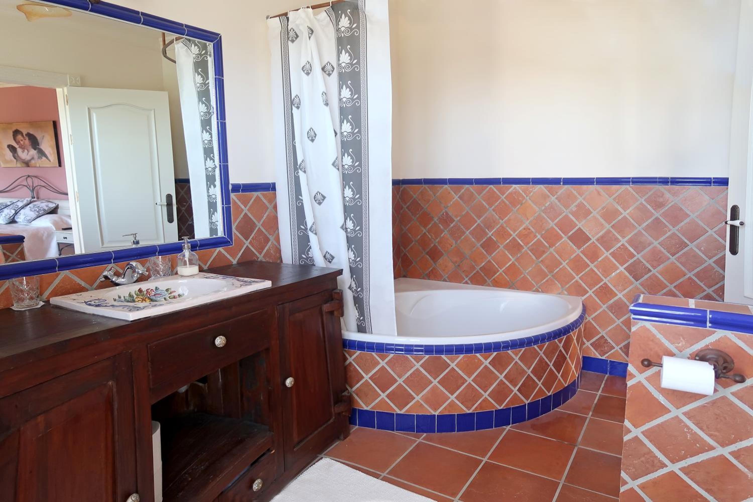 Villa with Private Pool - Photo 5