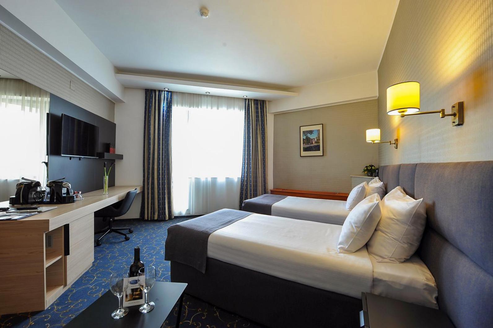 Executive Twin Room - Photo 4