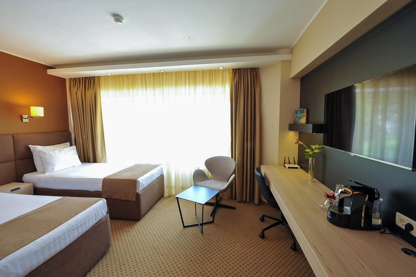 Standard Twin Room - Photo 4