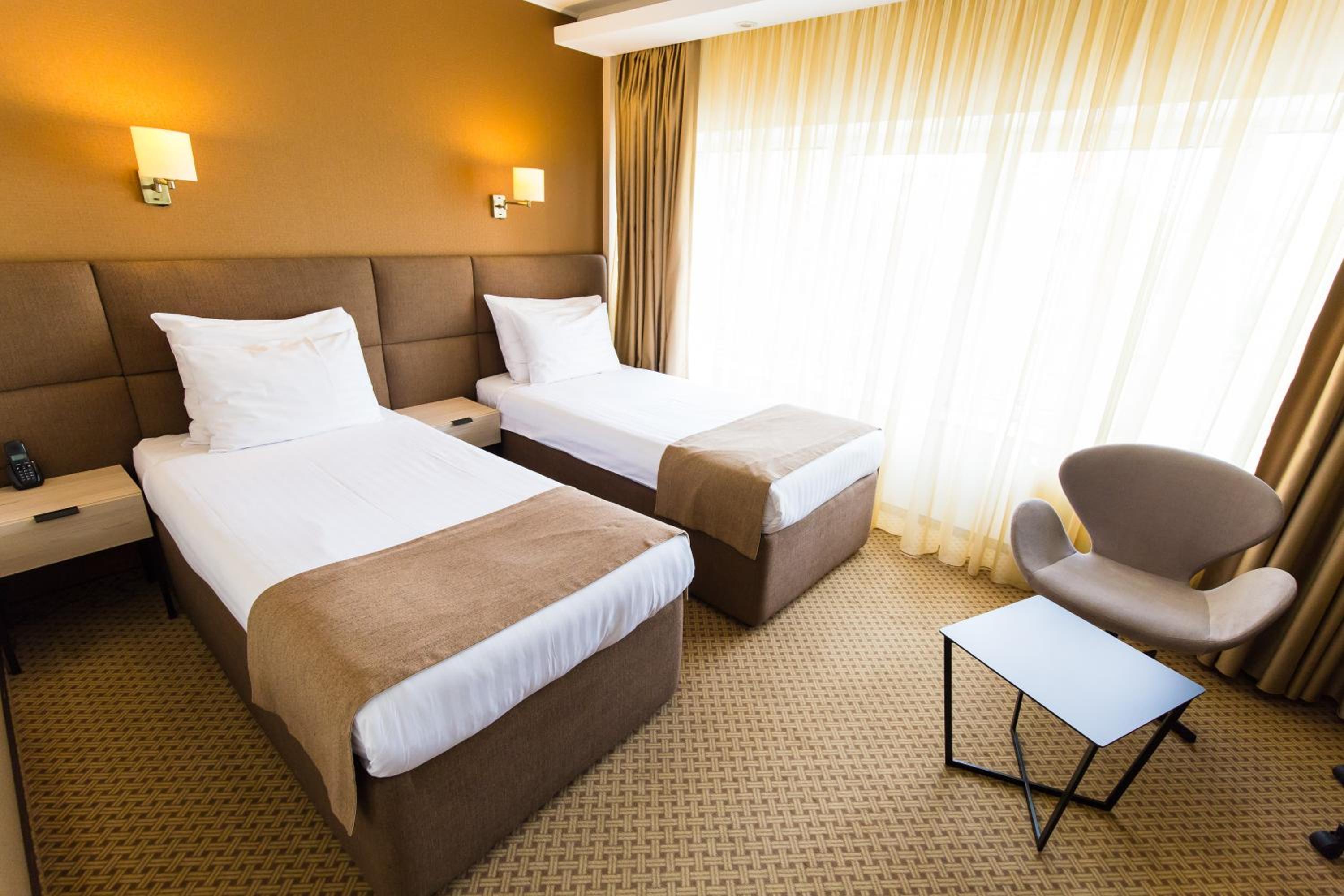 Standard Twin Room - Photo 1