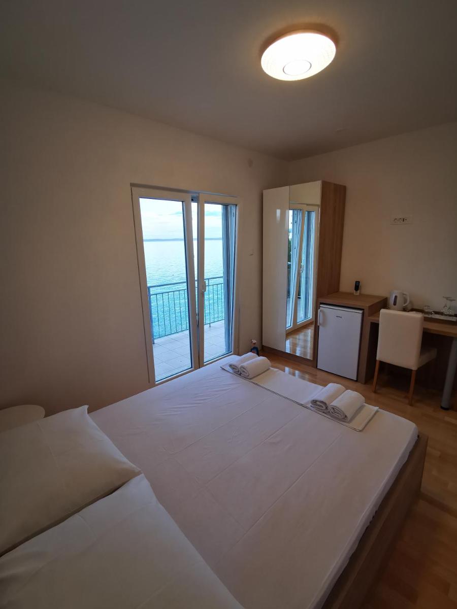 Double Room with Balcony and Sea View photo 3