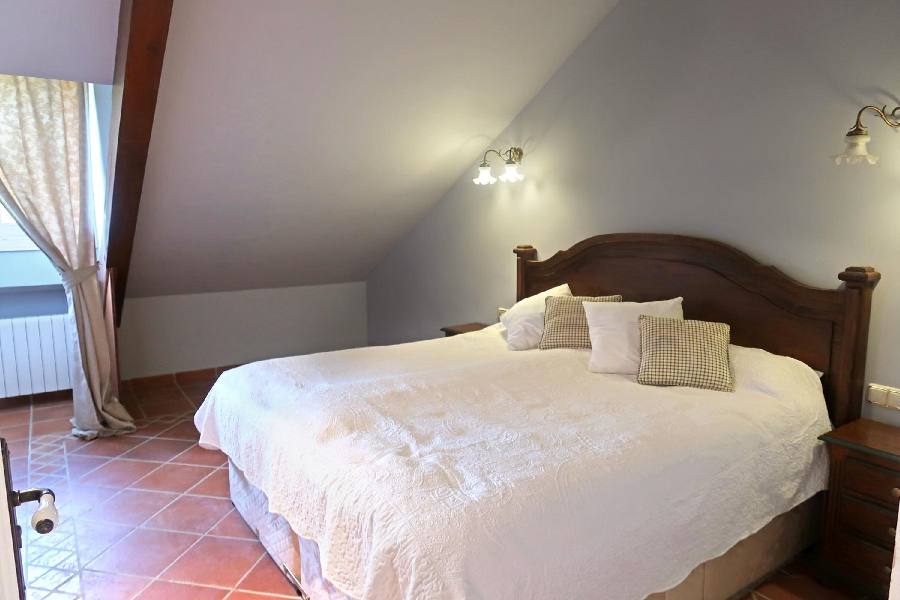 Villa with Private Pool - Photo 10