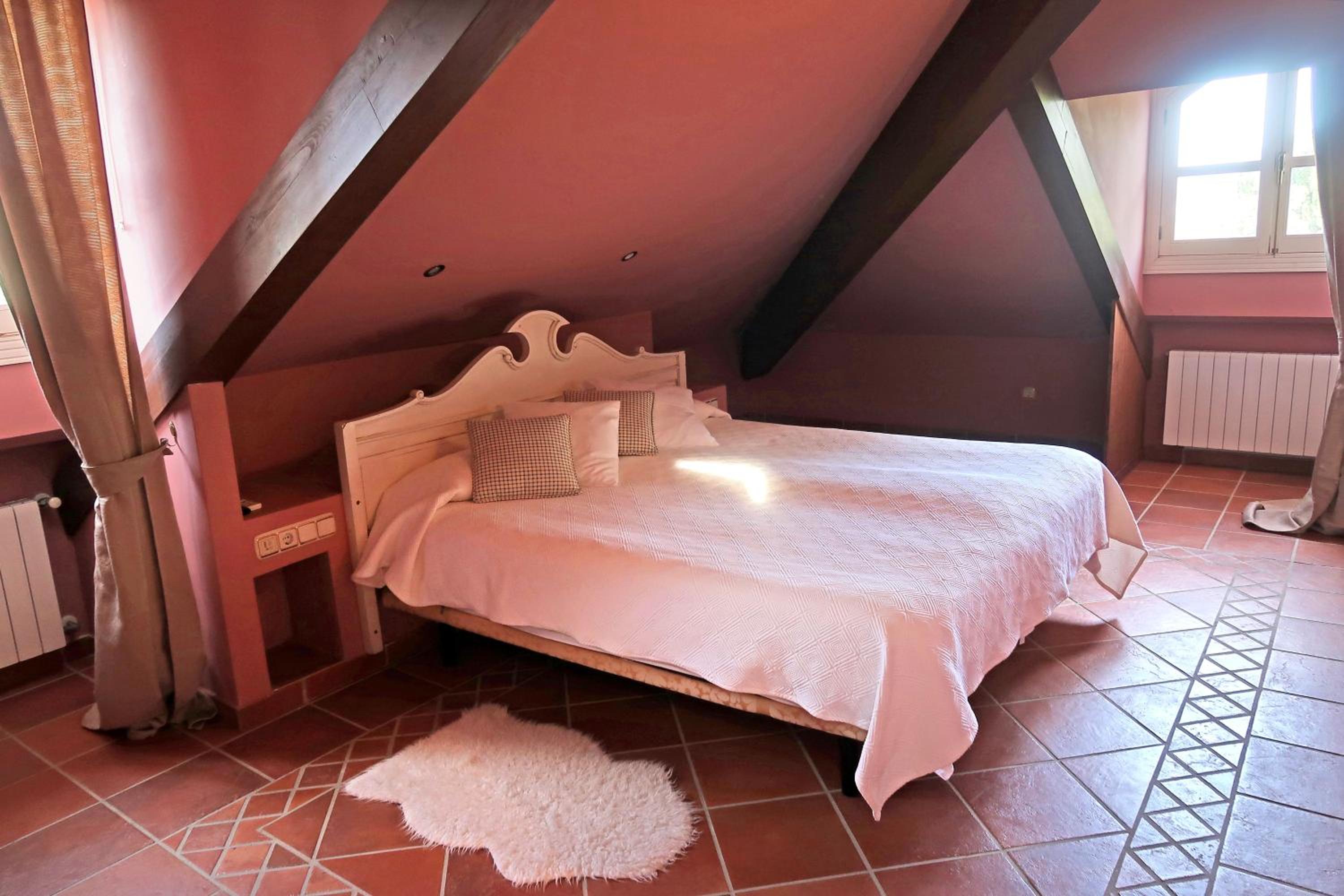Villa with Private Pool - Photo 9