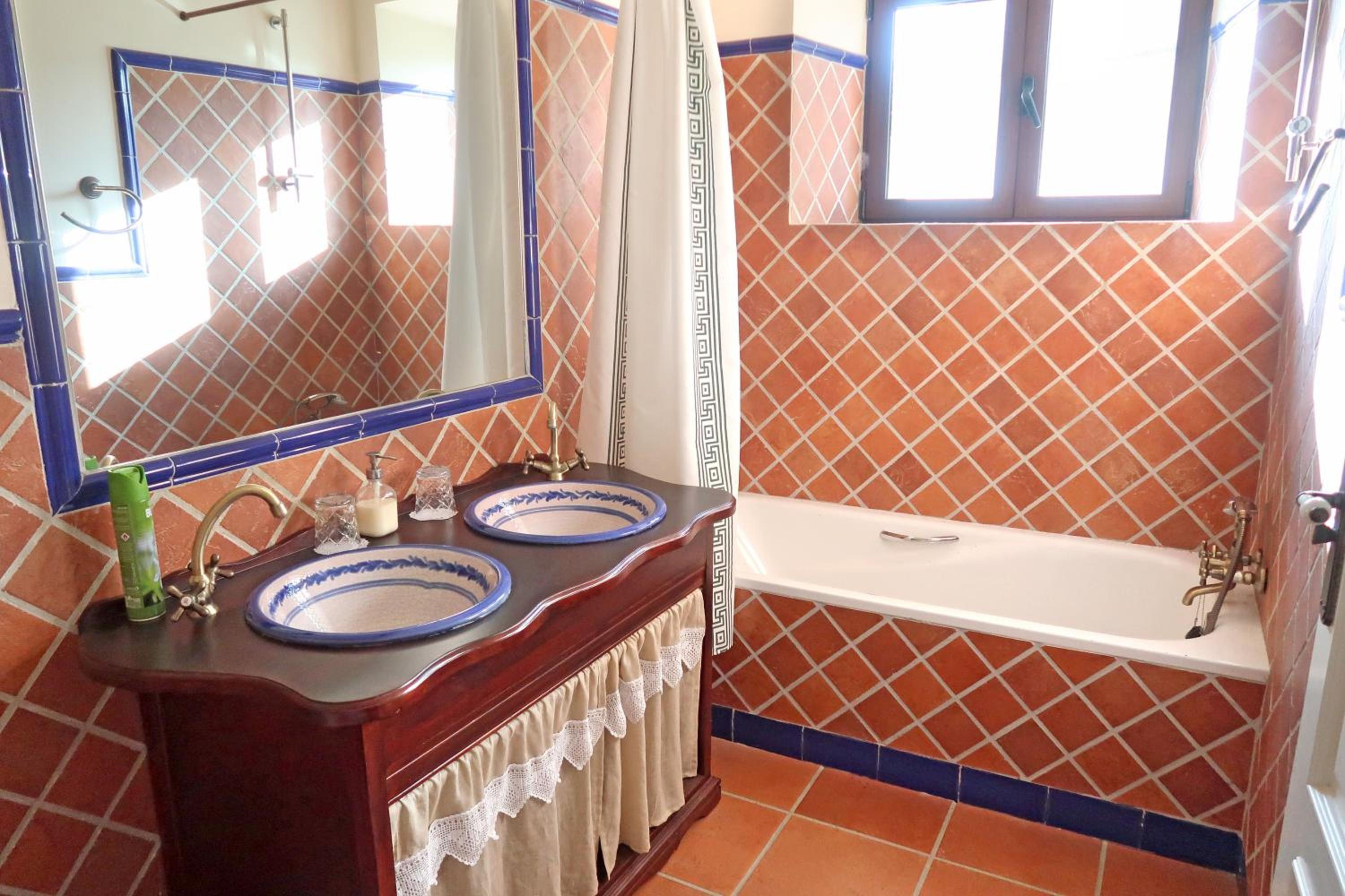 Villa with Private Pool - Photo 7